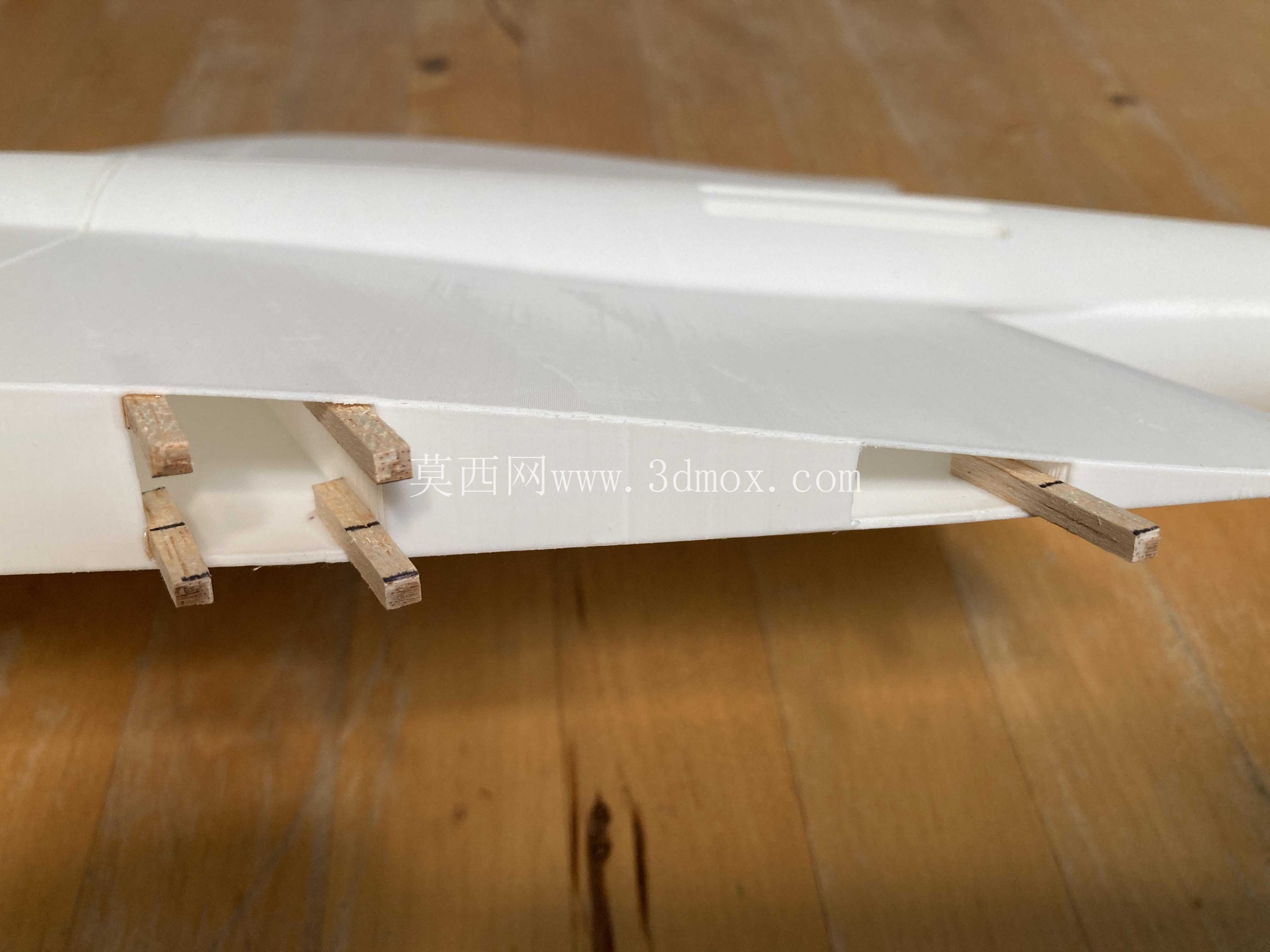 乐的猎鹰3D打印R/C飞行翼,48英寸W.s.10-12-24