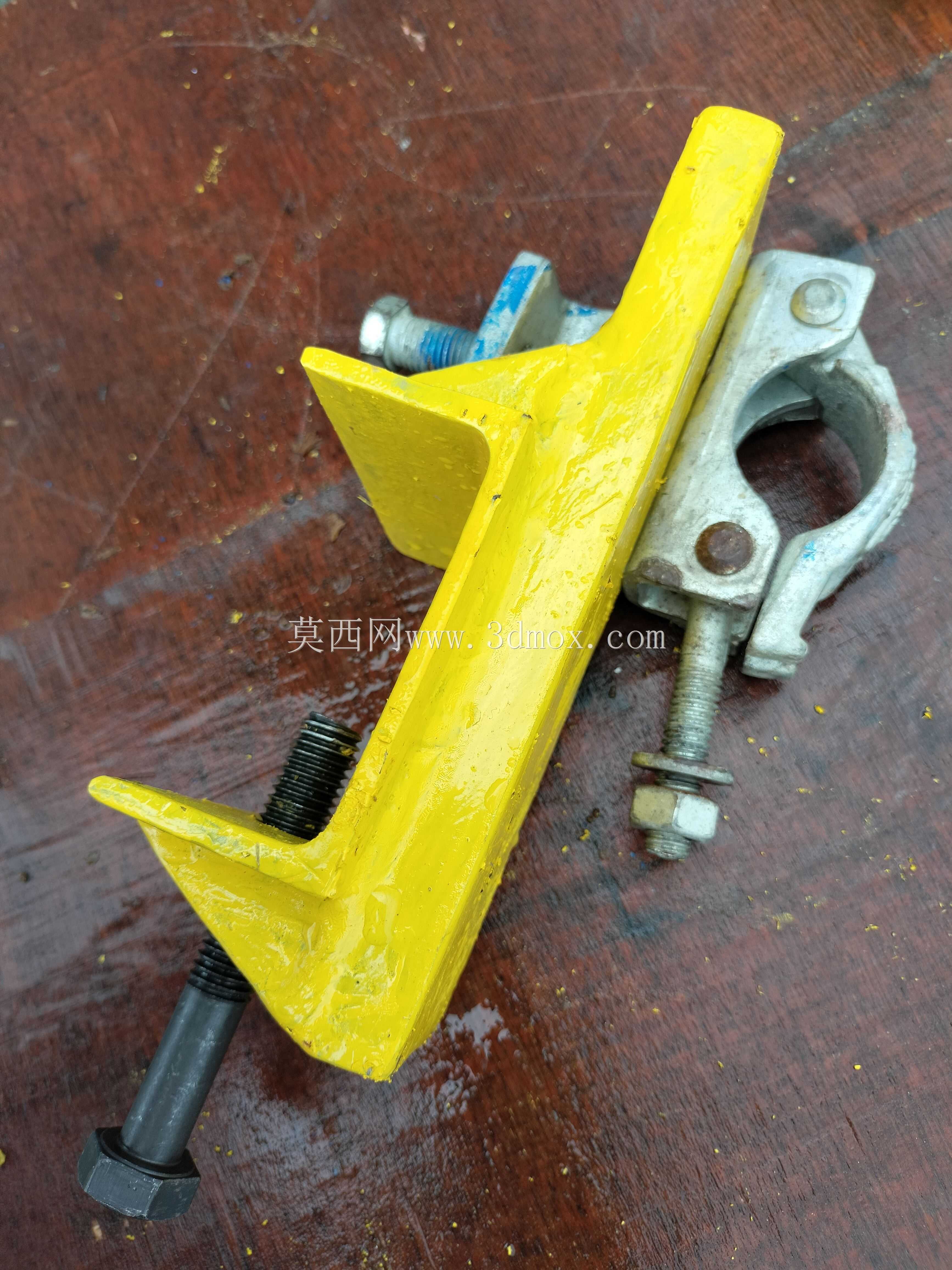 将梁夹紧到脚手架上_UNP 100x50x5