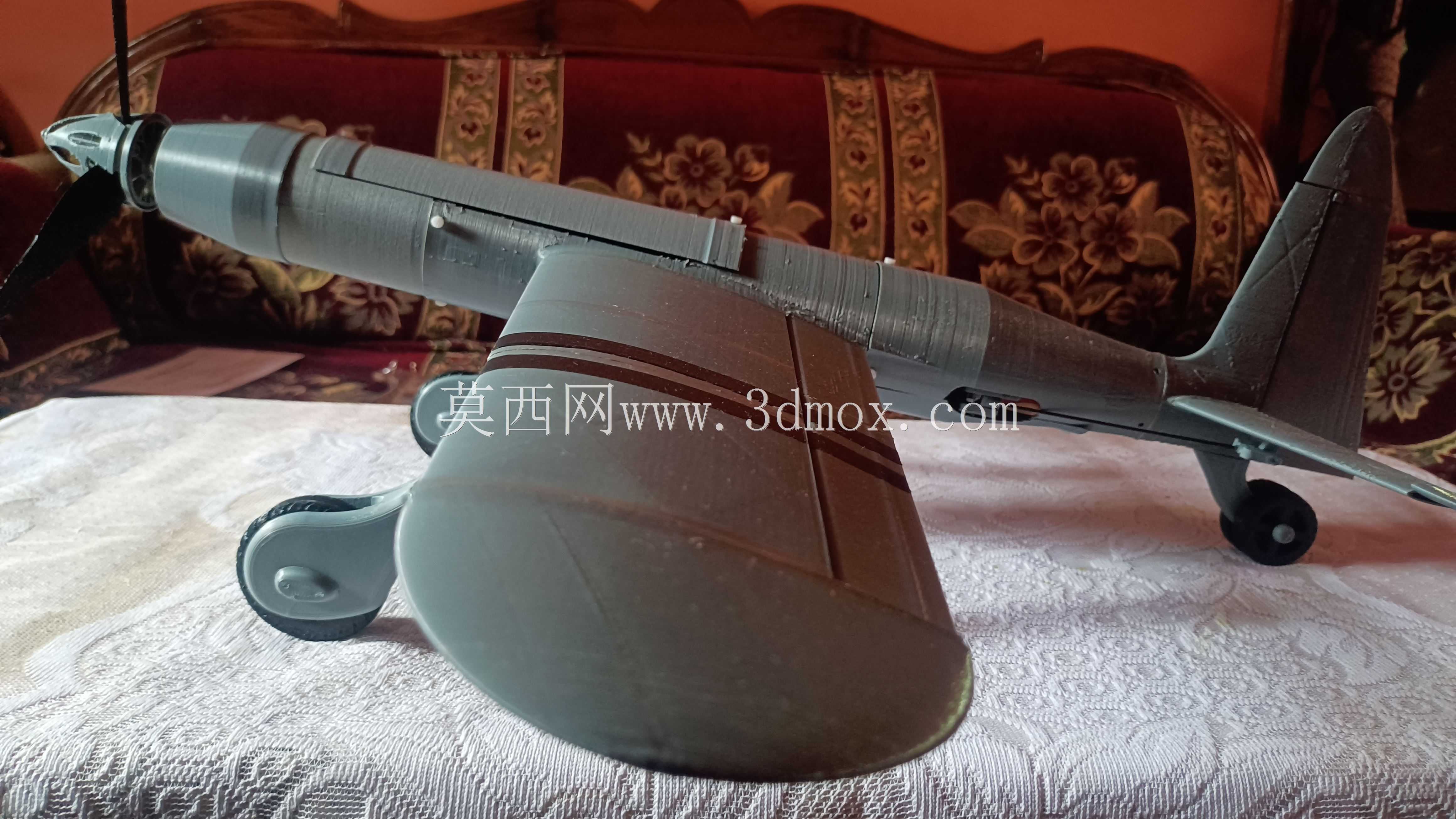 带有圆形翼尖和起落架的3d可打印RC飞机