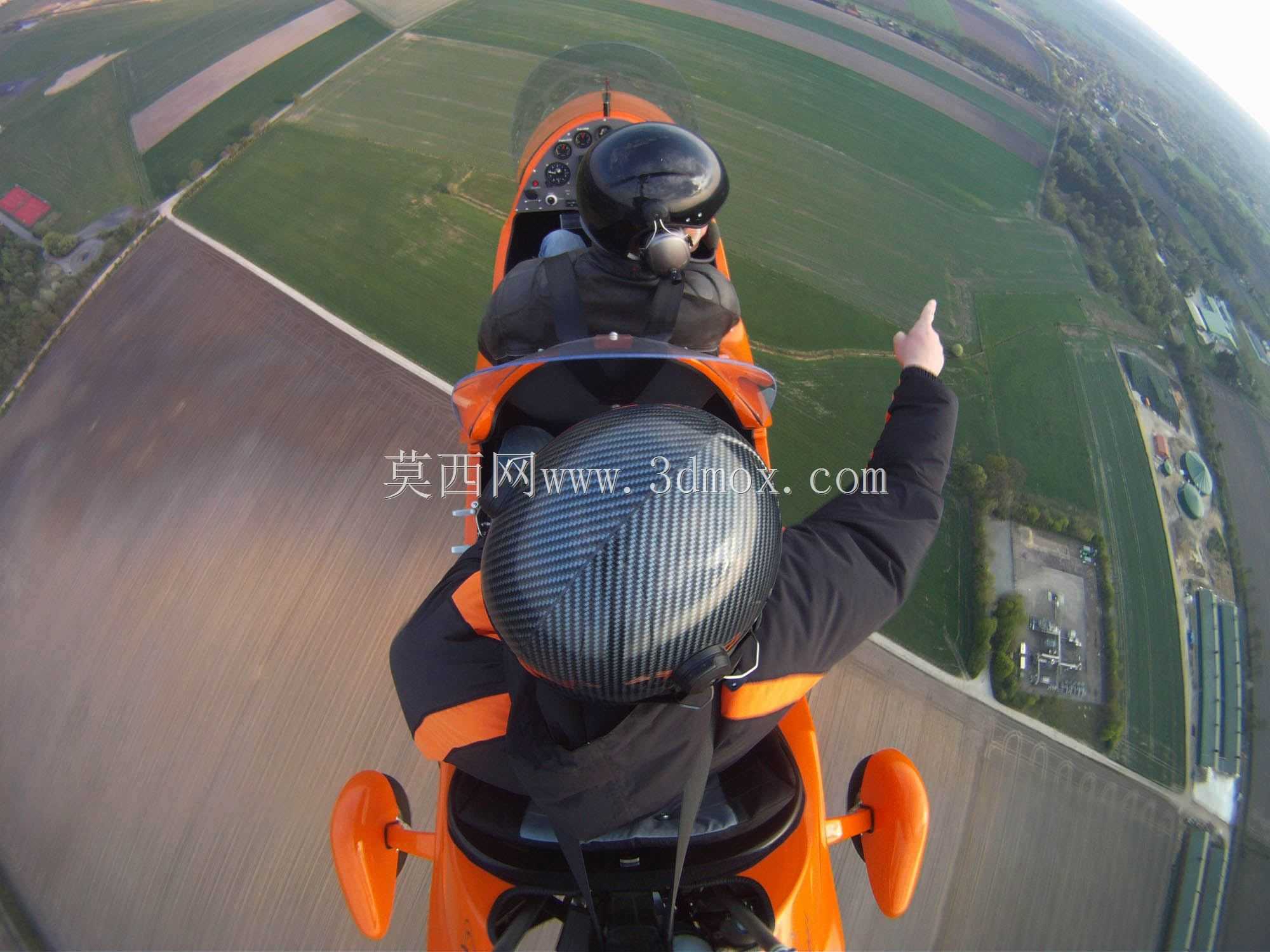 旋翼直升机旋翼桅杆上的GoPro