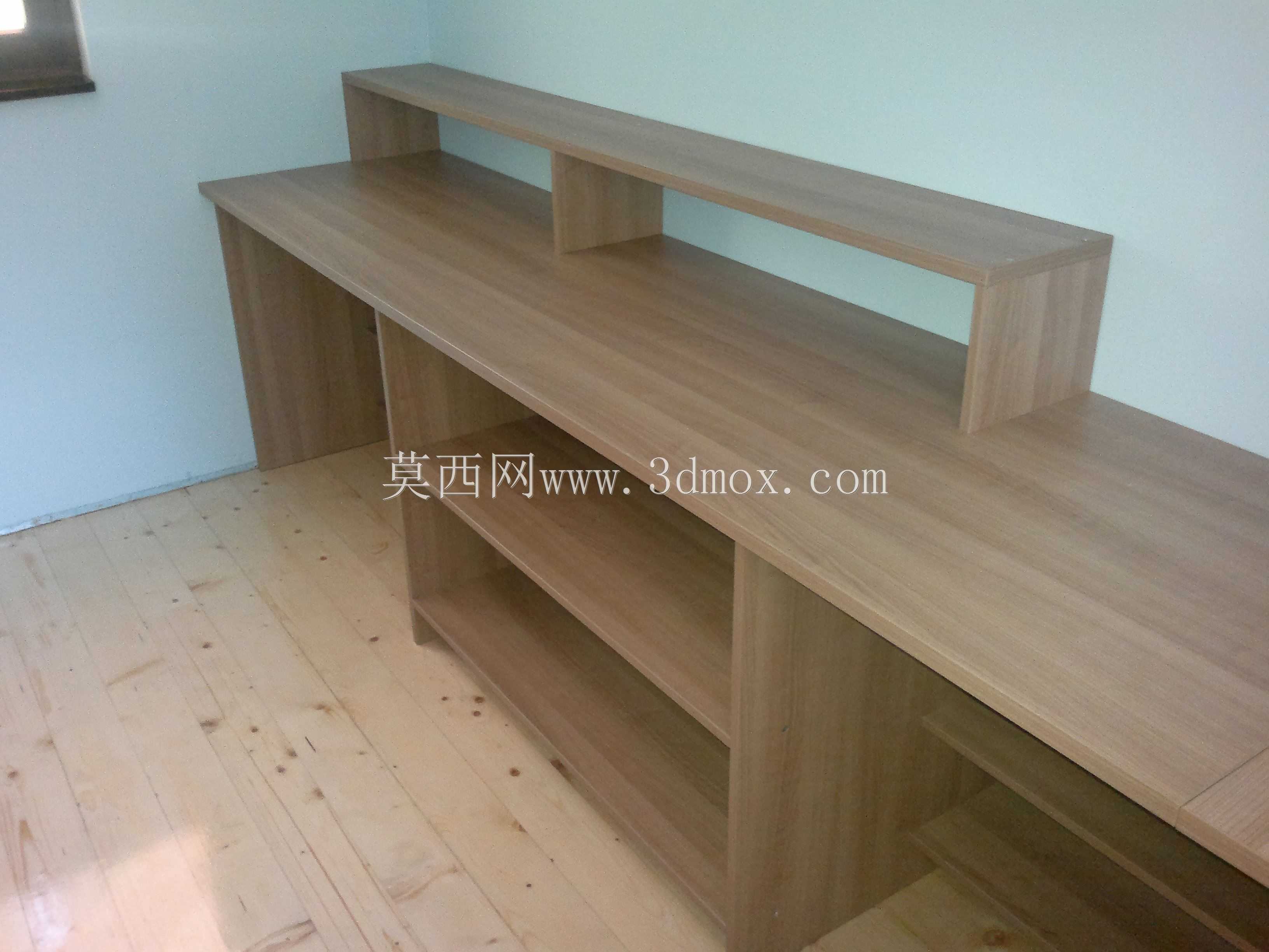 带橱柜的办公桌