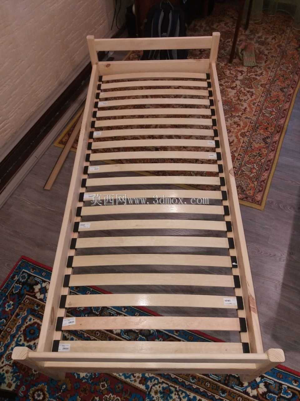 婴儿床