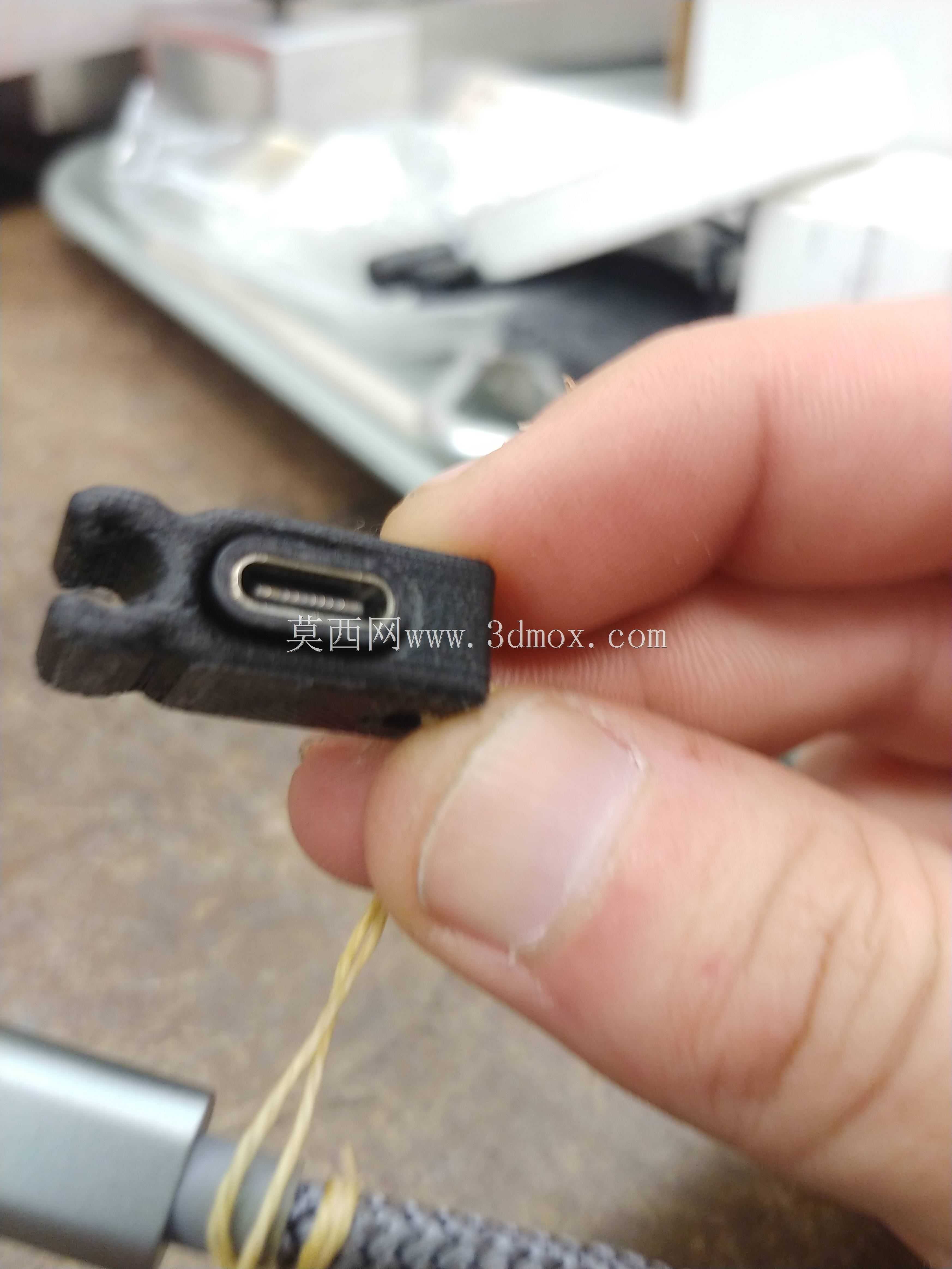 Micro USB至USB-C适配器固定器