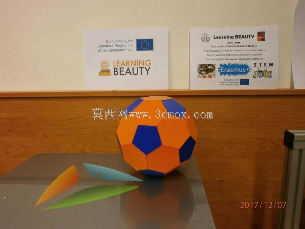 三维足球