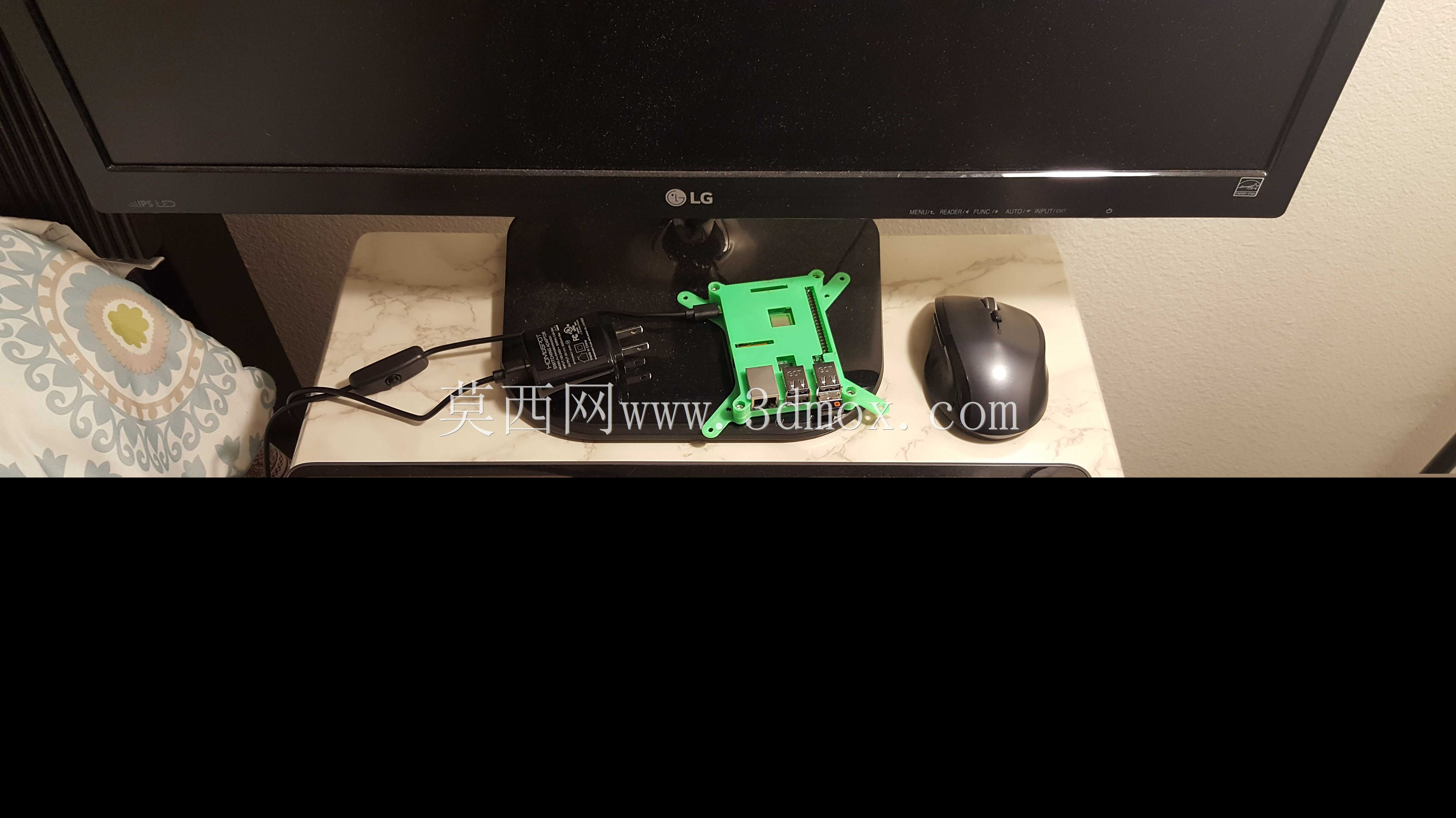 覆盆子Pi 3 B+Vesa安装箱