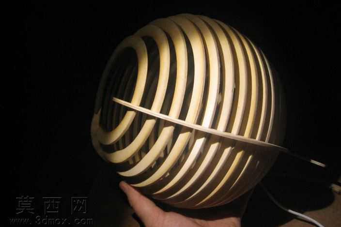 激光Cuted木头圆柱台灯!
