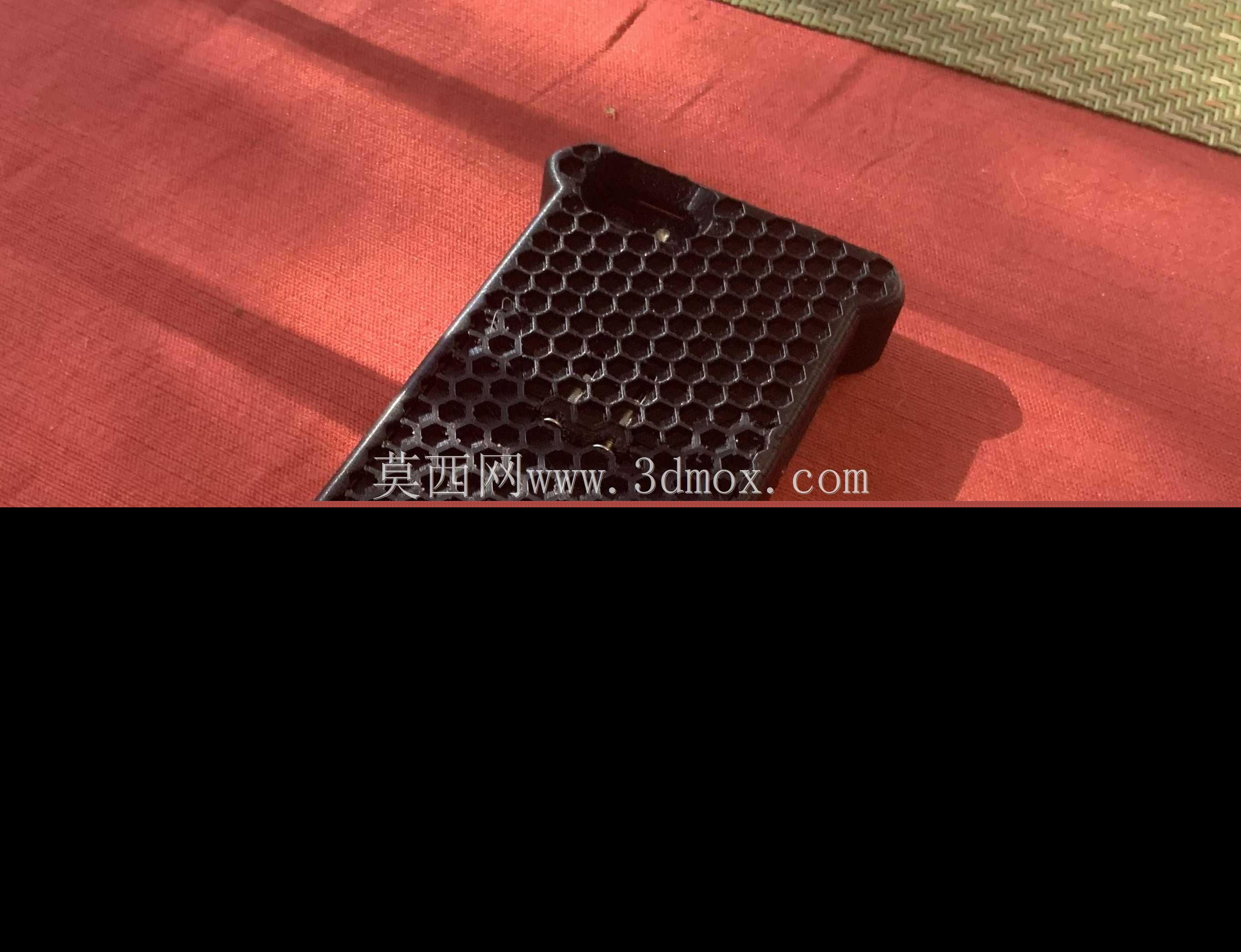 带无缝集成翻盖支架的iPhone 6 SE手机壳