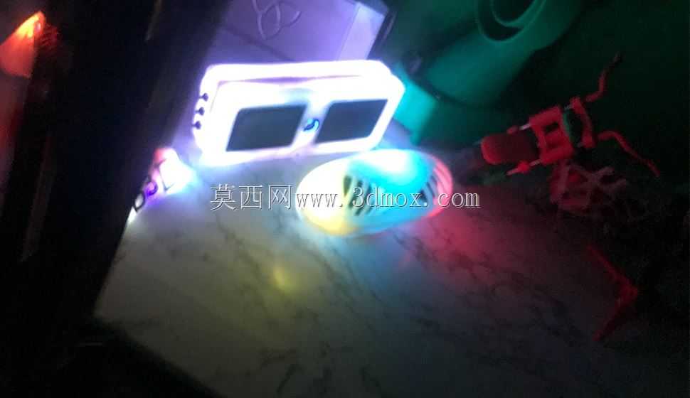 酷炫蓝牙扬声器