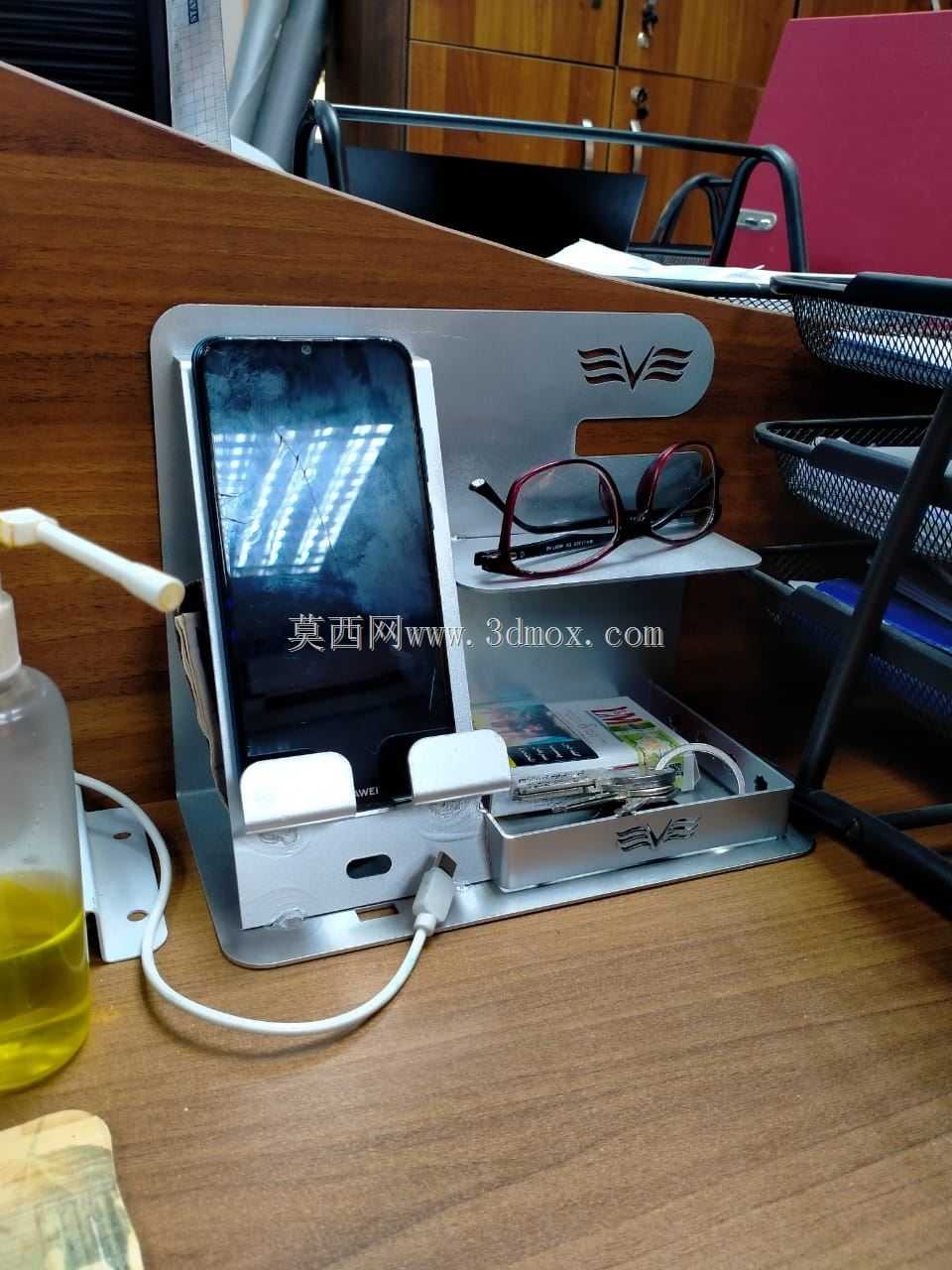 眼镜架和手机