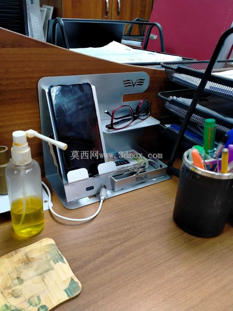 眼镜架和手机