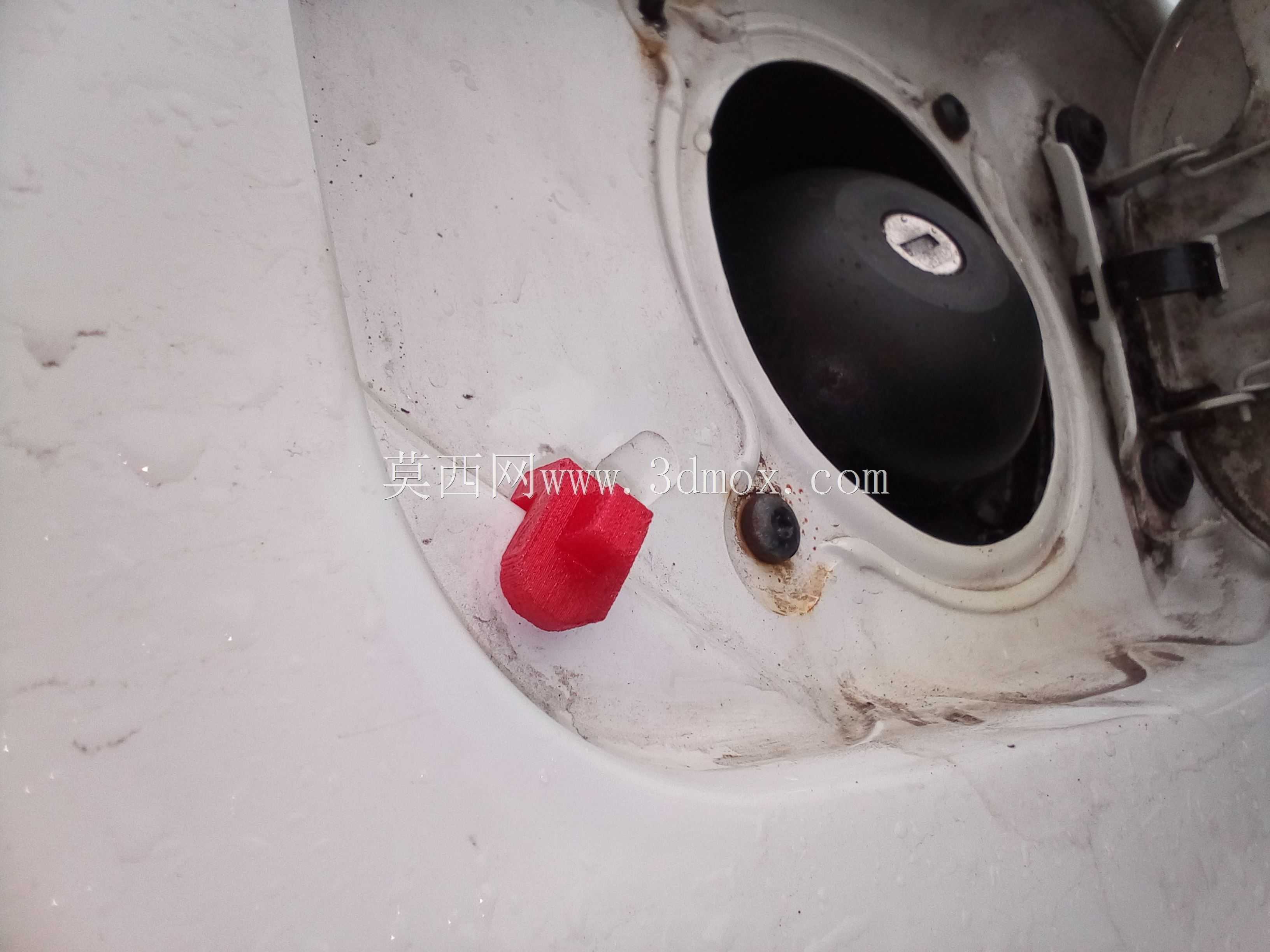 Dacia Sandero燃油箱舱口保险杠