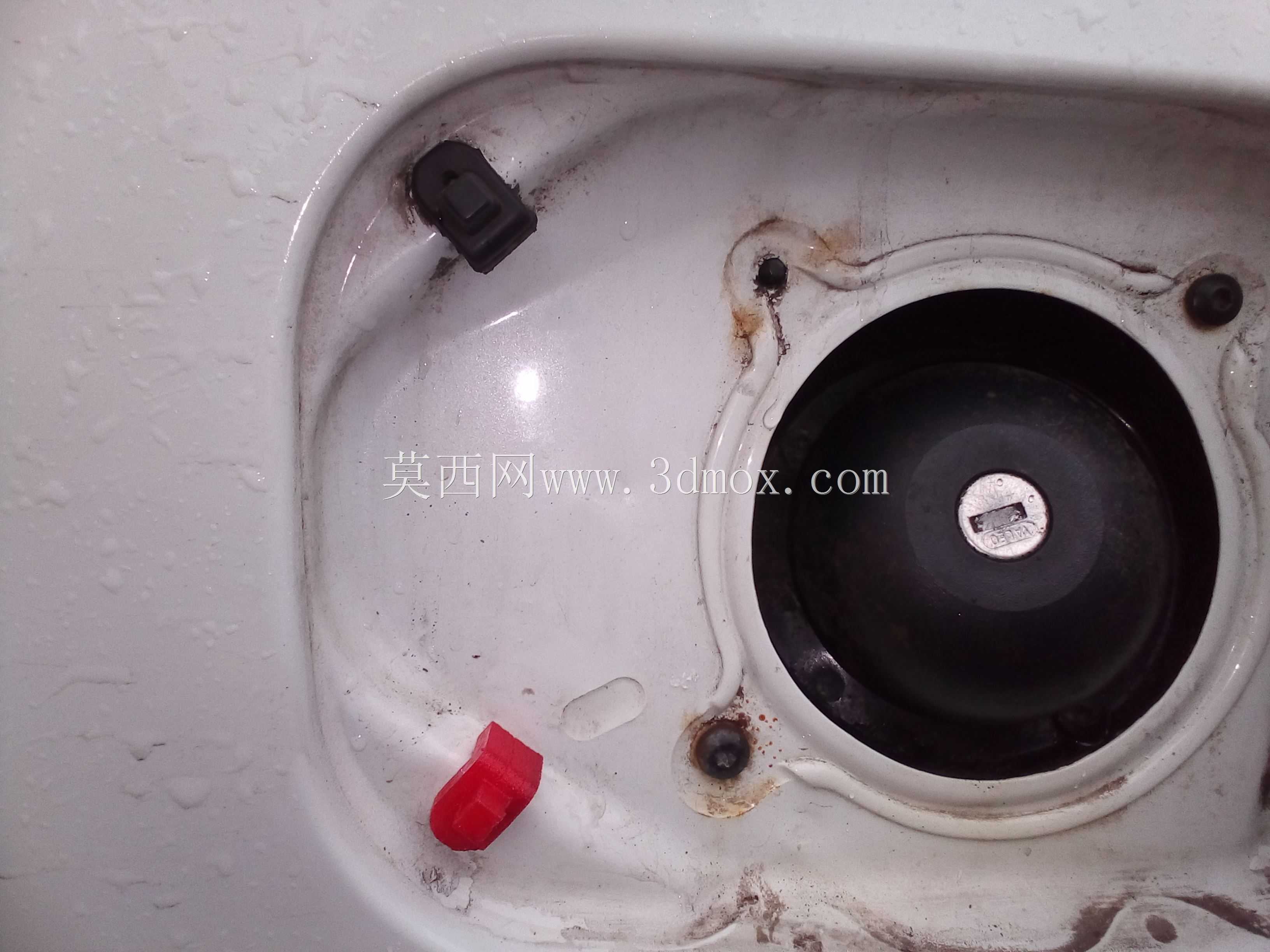 Dacia Sandero燃油箱舱口保险杠