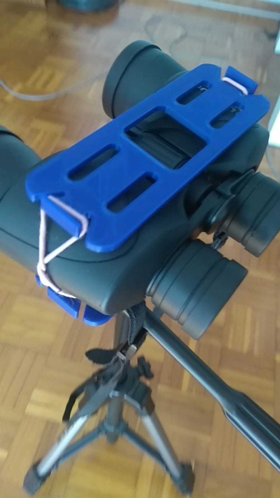 三脚架上的通用双筒望远镜支架