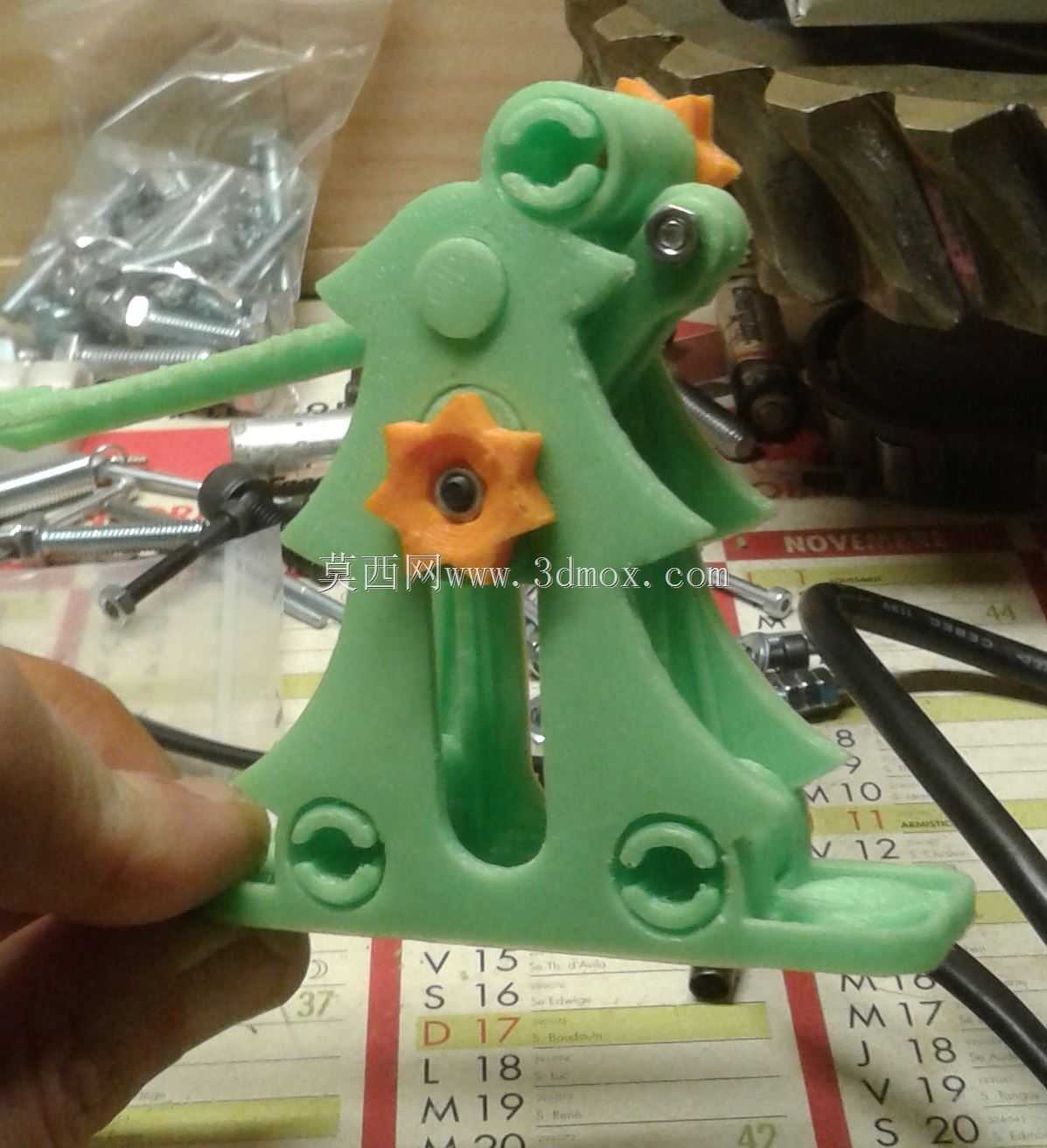 有趣的圣诞面包弹射器