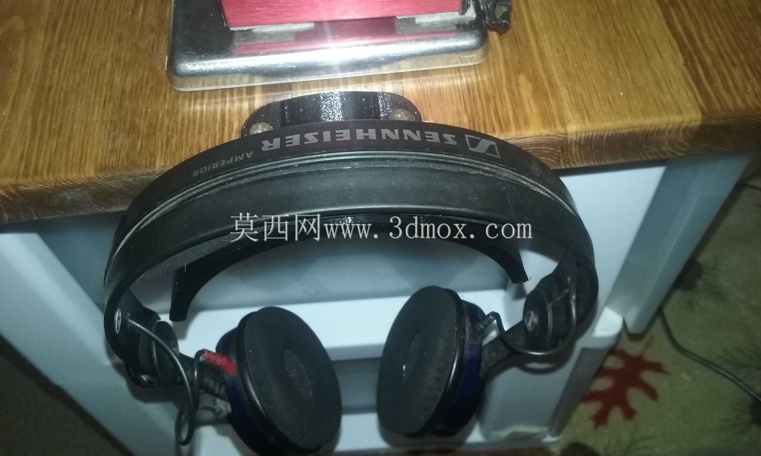 耳机支架螺丝安装