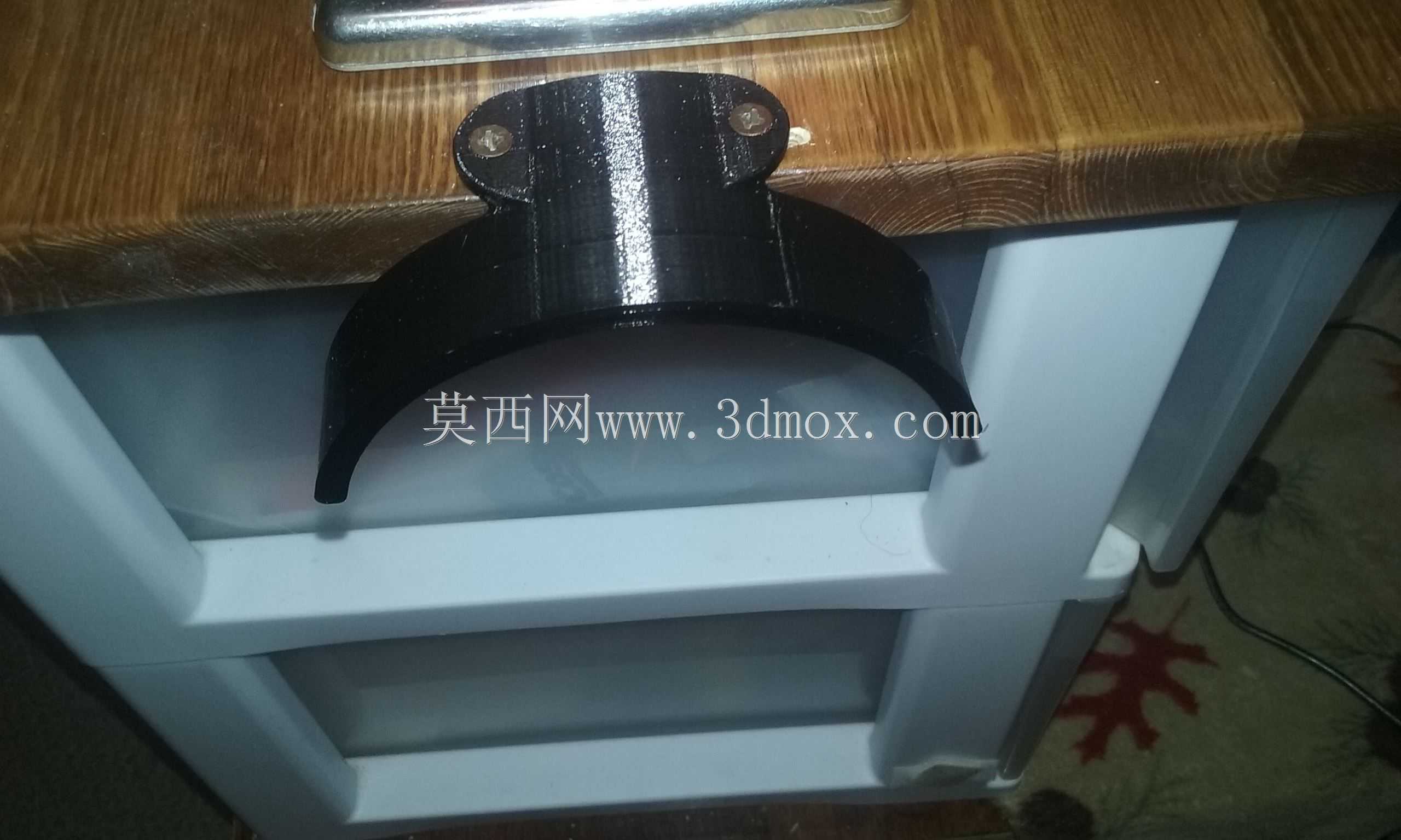 耳机支架螺丝安装