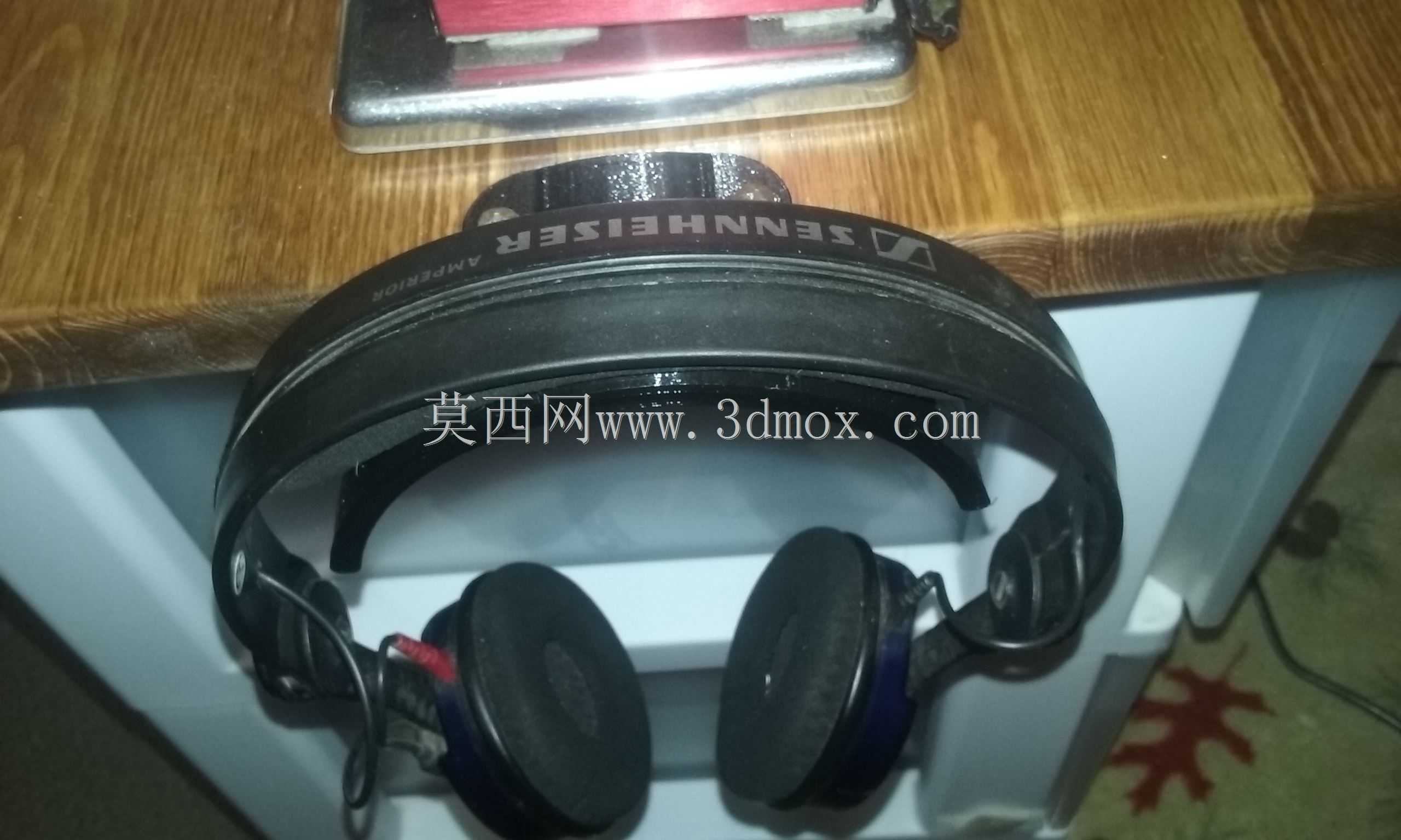 耳机支架螺丝安装