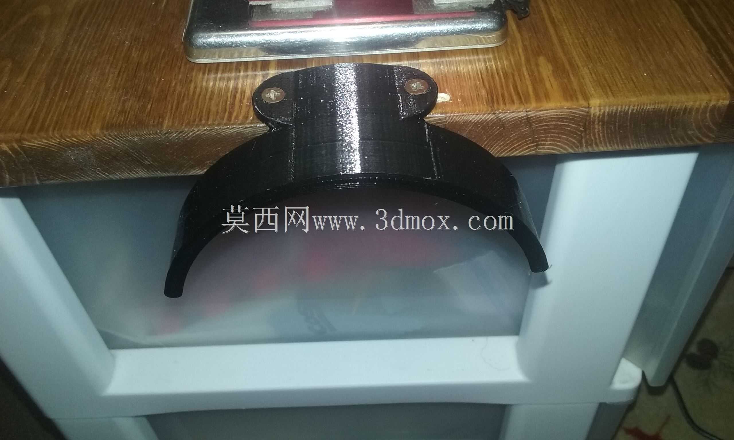 耳机支架螺丝安装