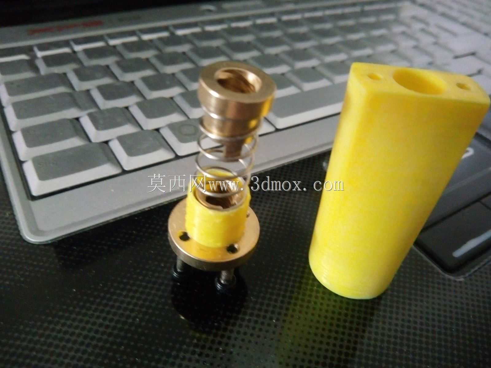 用于Ender 3 Z轴修改的0齿隙Z形螺母延长件