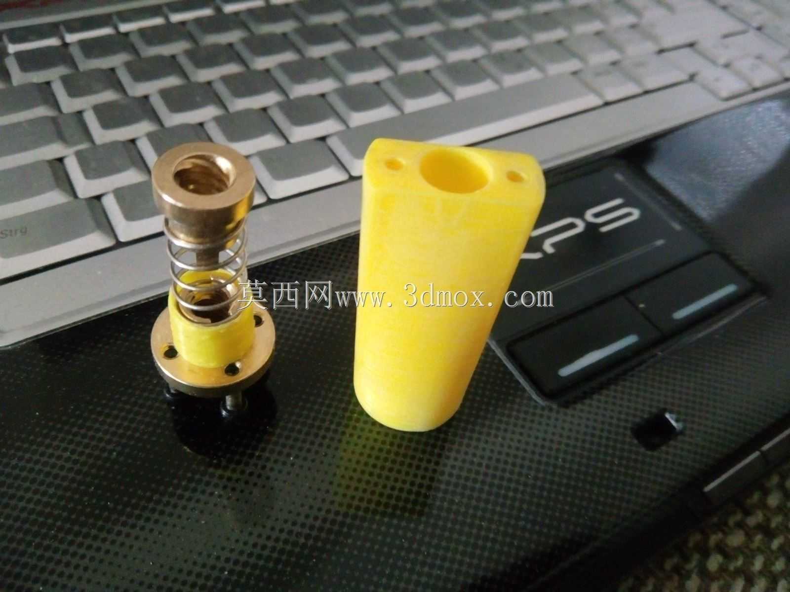 用于Ender 3 Z轴修改的0齿隙Z形螺母延长件