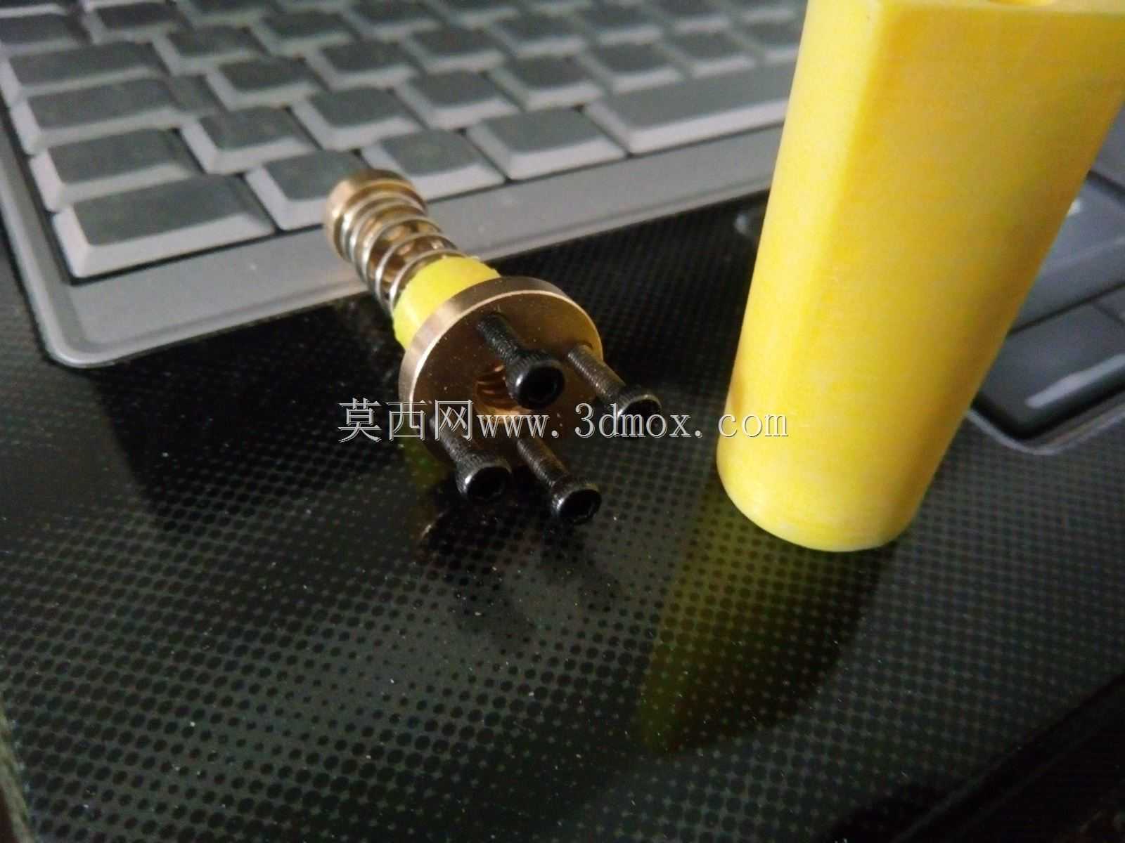 用于Ender 3 Z轴修改的0齿隙Z形螺母延长件