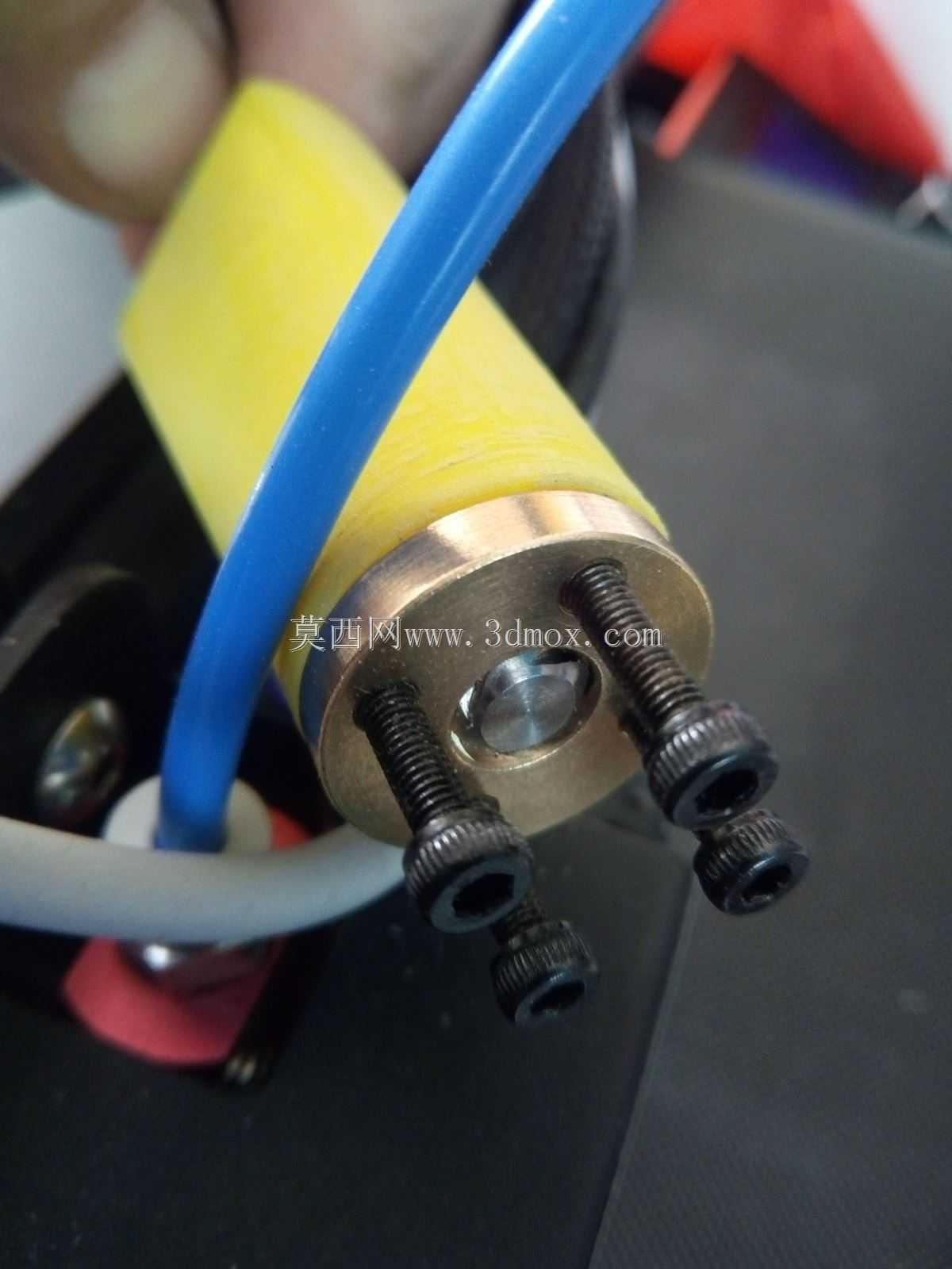 用于Ender 3 Z轴修改的0齿隙Z形螺母延长件