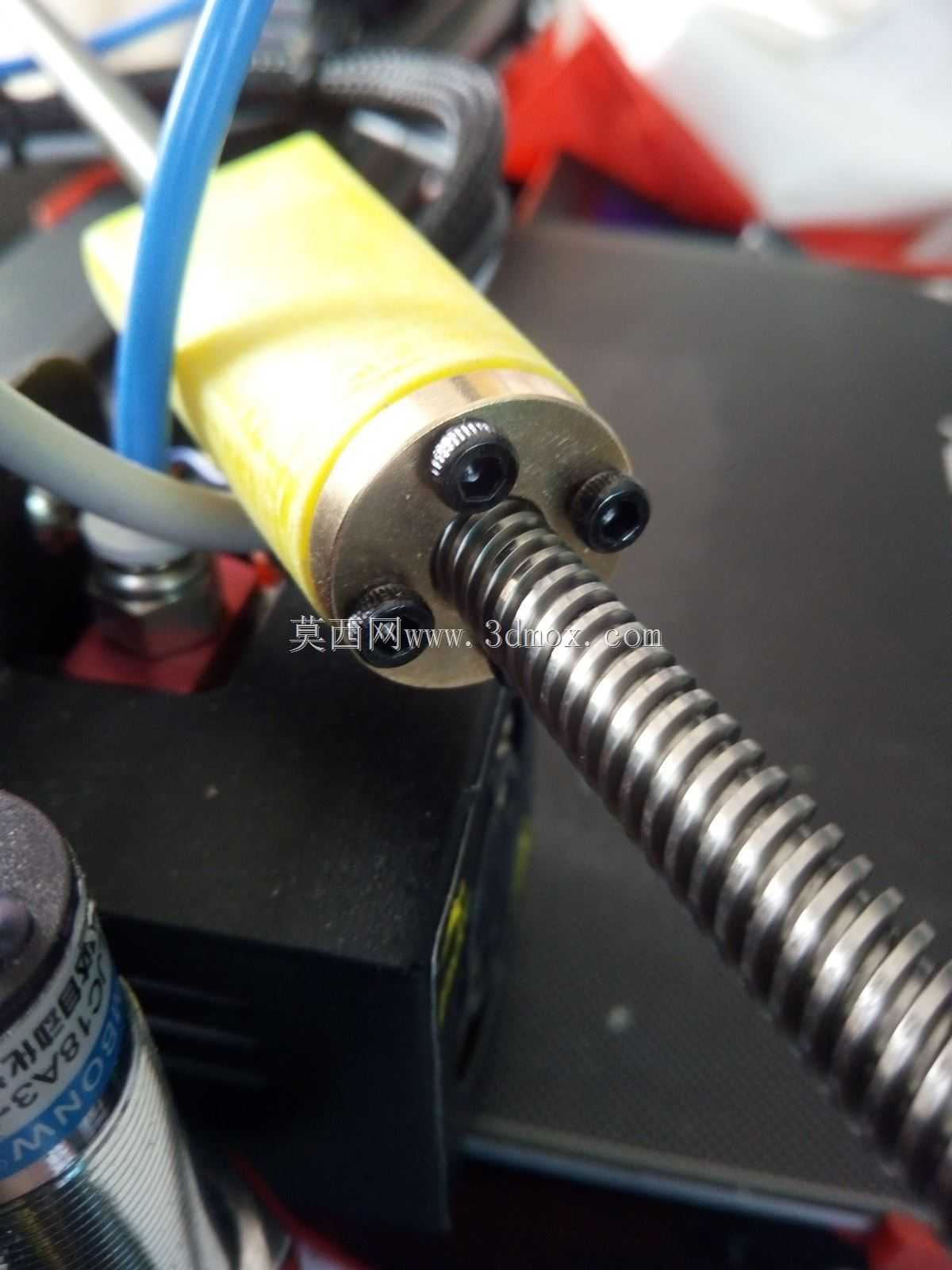 用于Ender 3 Z轴修改的0齿隙Z形螺母延长件