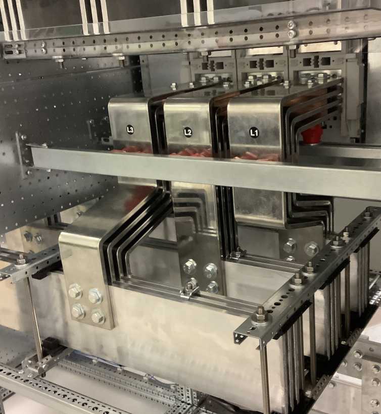 母线E4。2 W 4000A 0.4kV 100x10x4铜