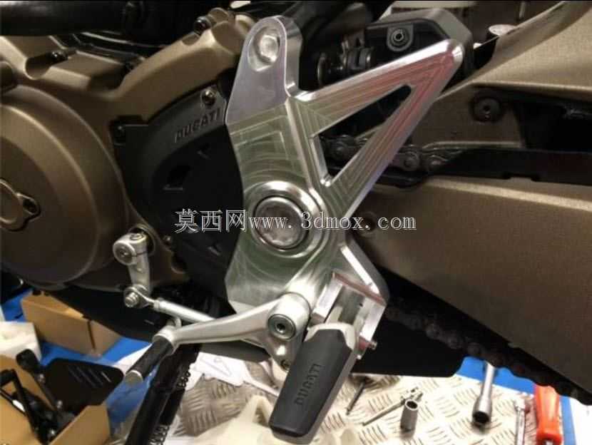 杜卡迪怪物后置