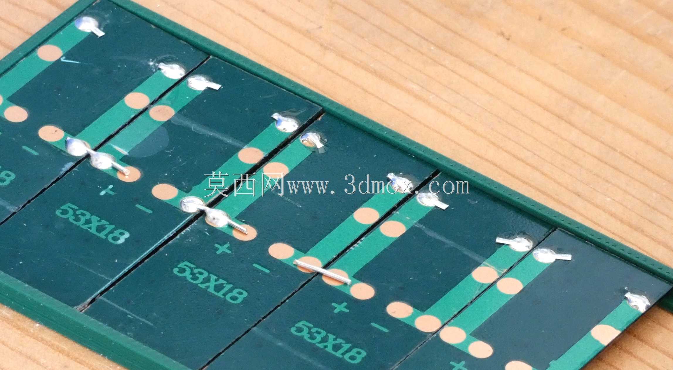 0.5V��100mA̫���ܵ�ذ庸�Ӽоߺ����