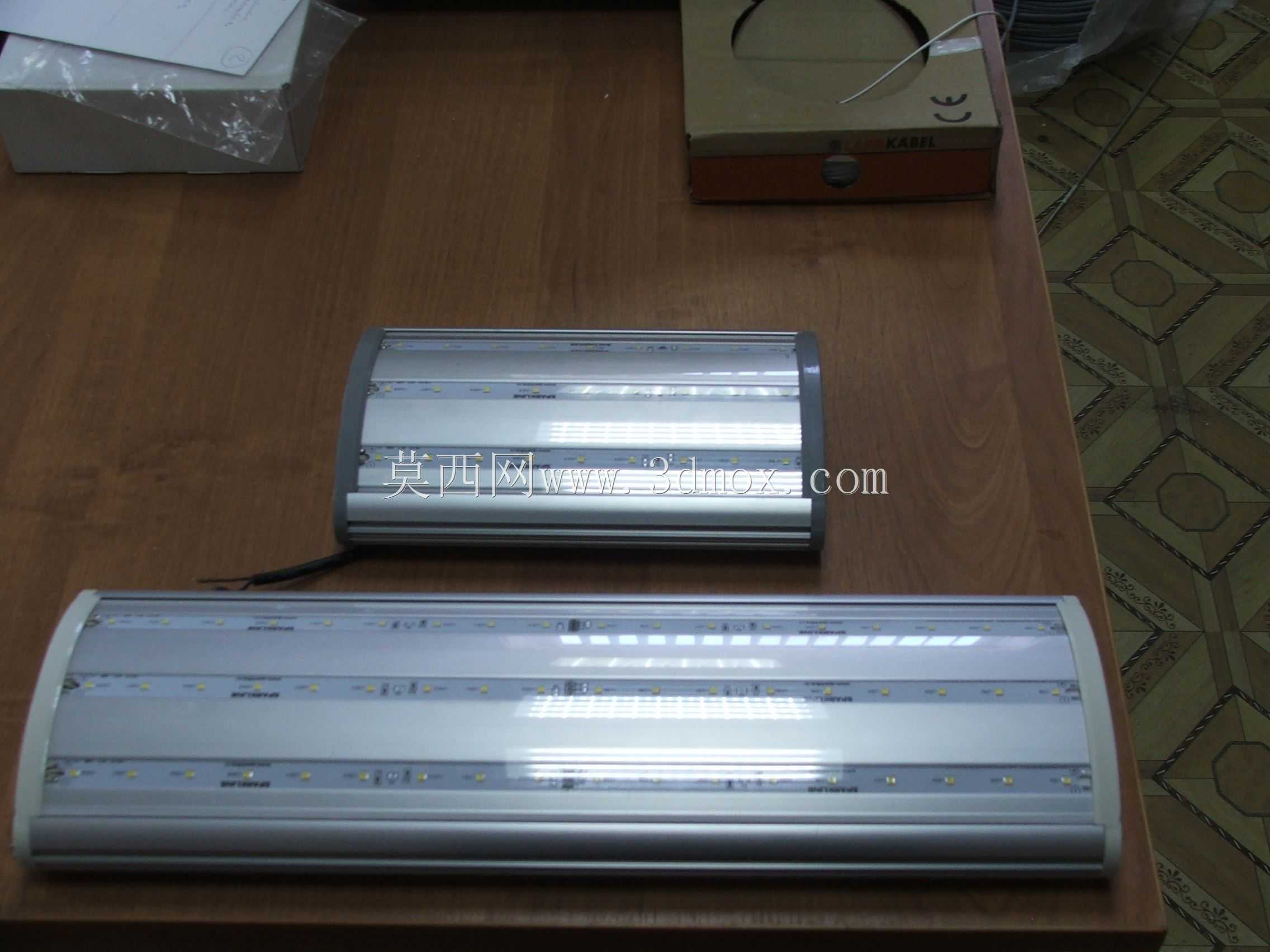 �칫����LED��