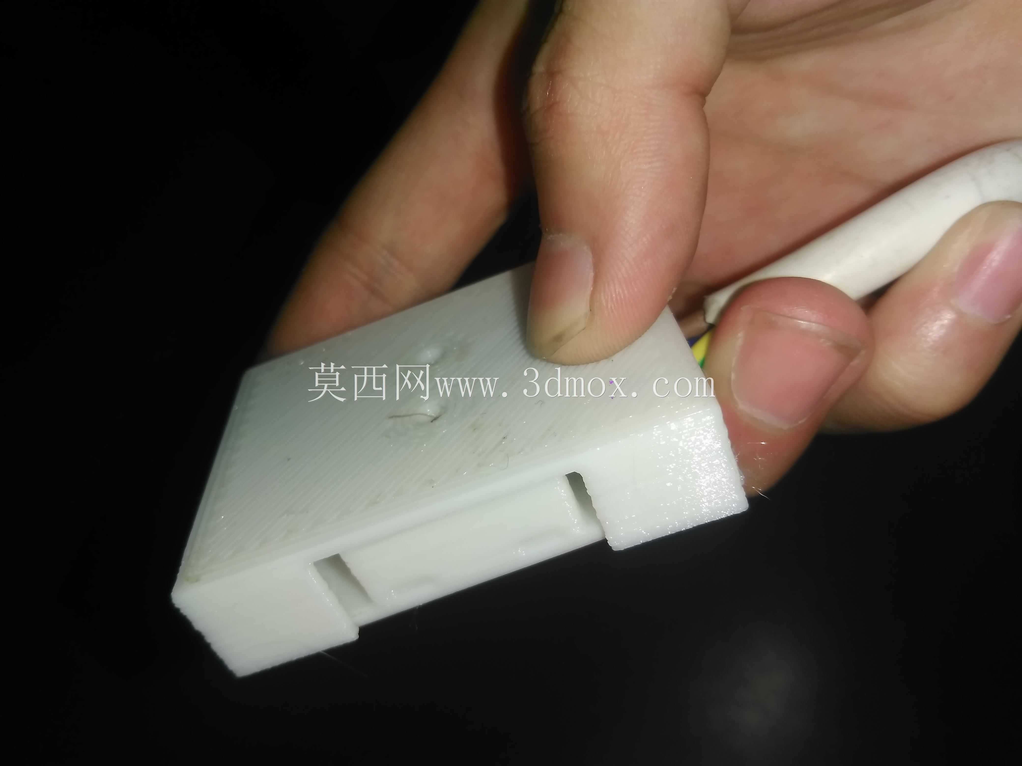 交流电源接线接头螺钉端子V1的参数盖。0