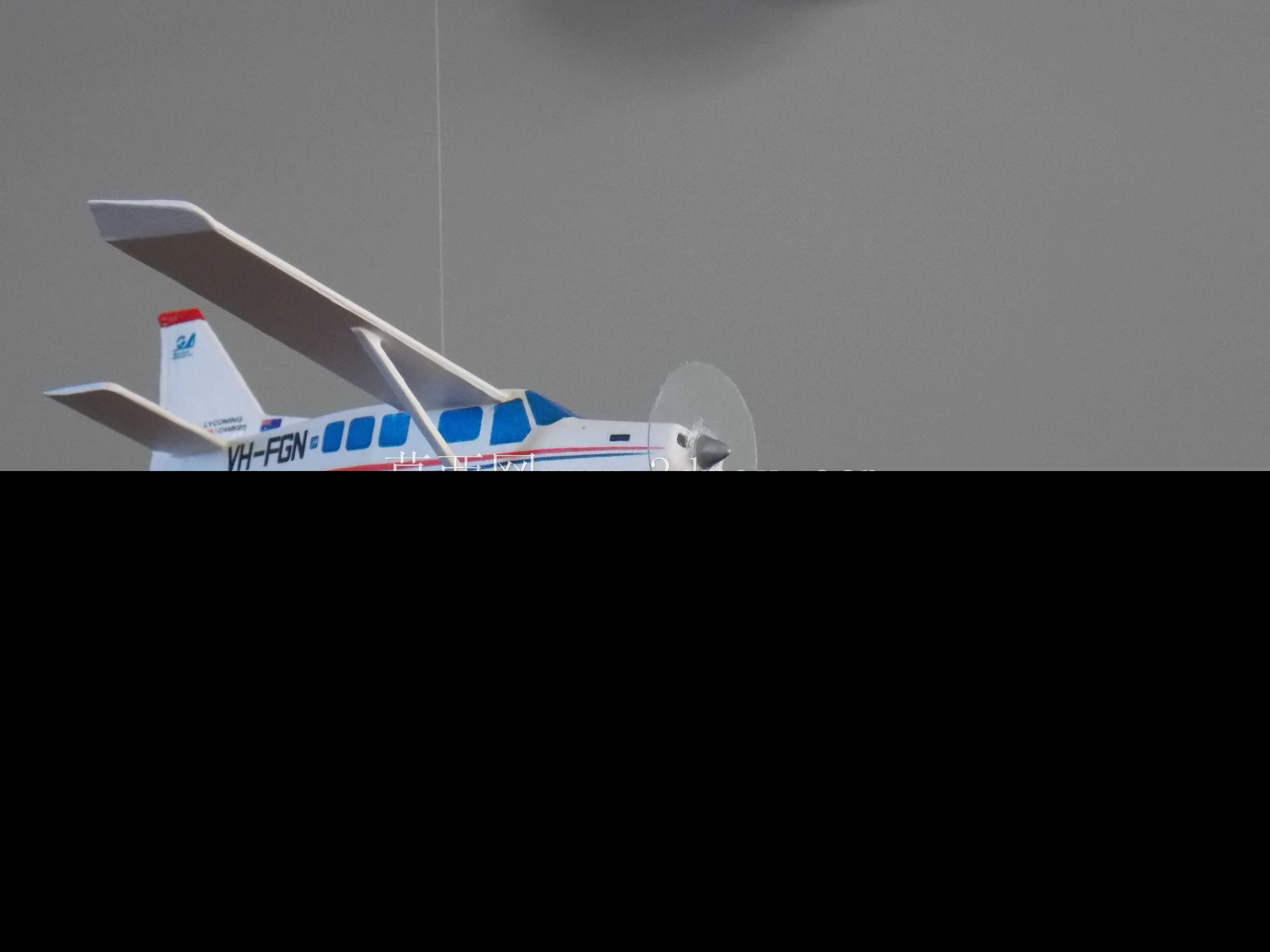GA-8�����
