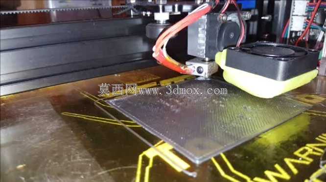\“Gunnozzle \”3D打印机挤出风扇喷嘴,适用于V6 J型机头,带有方形散热器和30mmfan(打印冷却器),如Tevo Tarantula。内置式