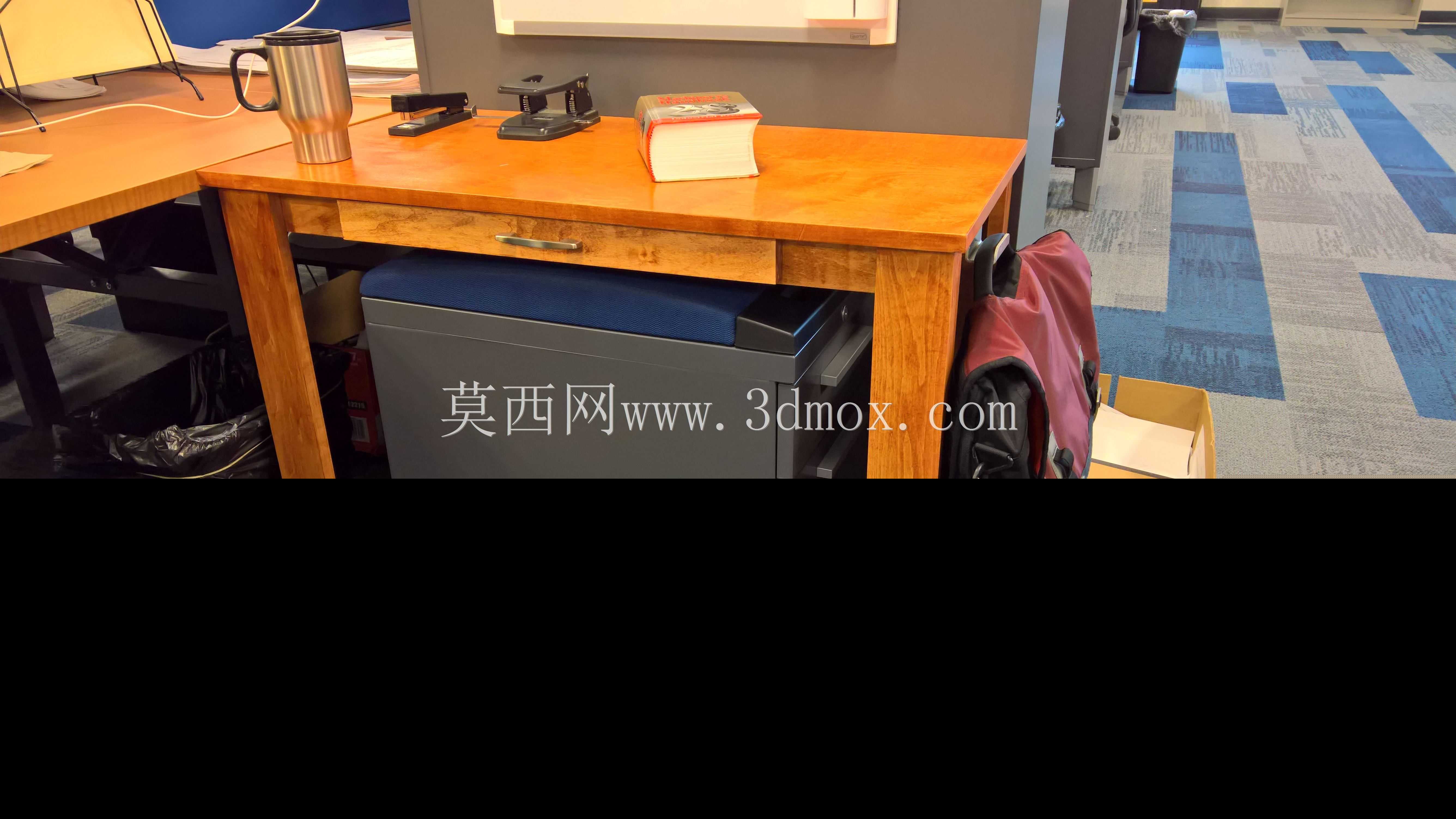 边桌