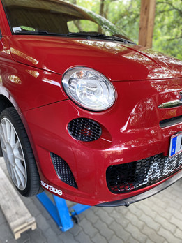 Abarth 500�ռ��г�ǰ�յƸ���