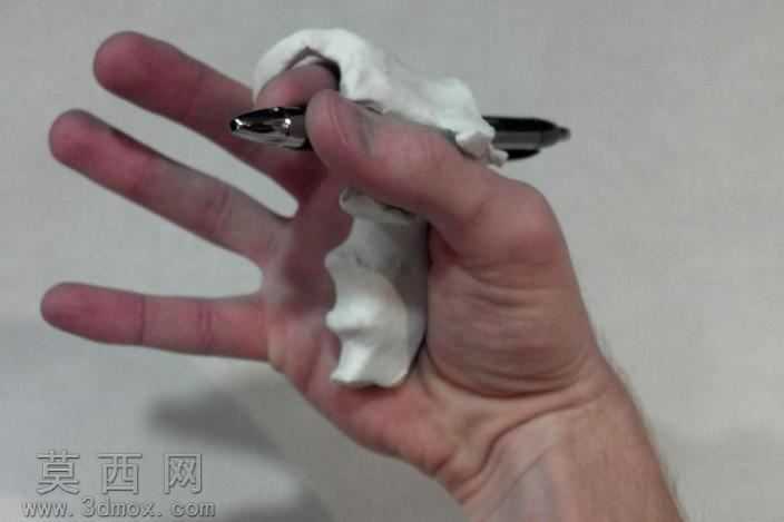 笔筒以帮助那些残疾人写