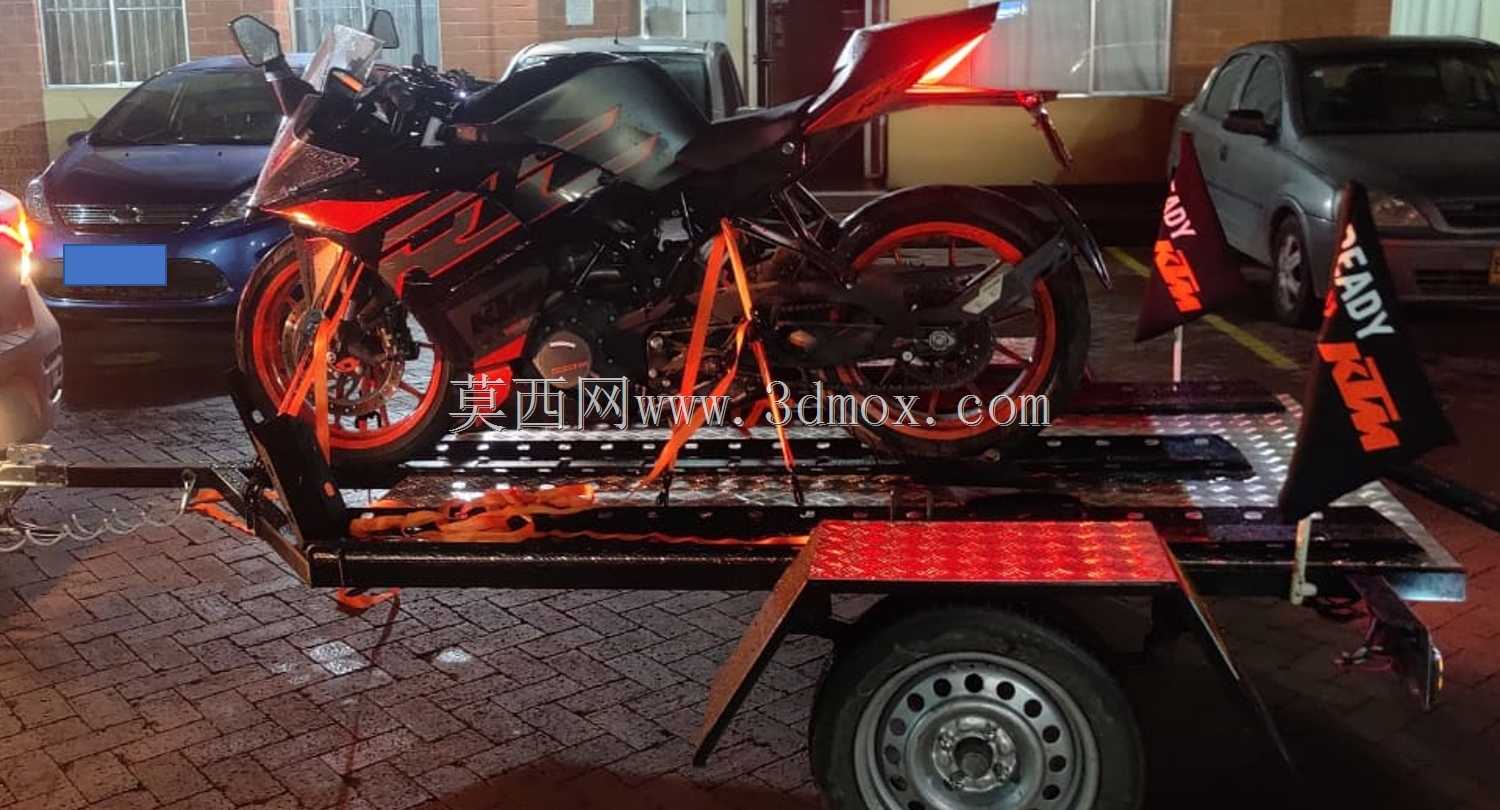 3辆摩托车1吨拖车
