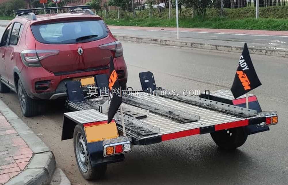 3辆摩托车1吨拖车