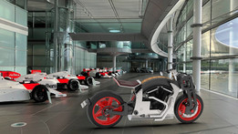 ���SpeedsterĦ�г�