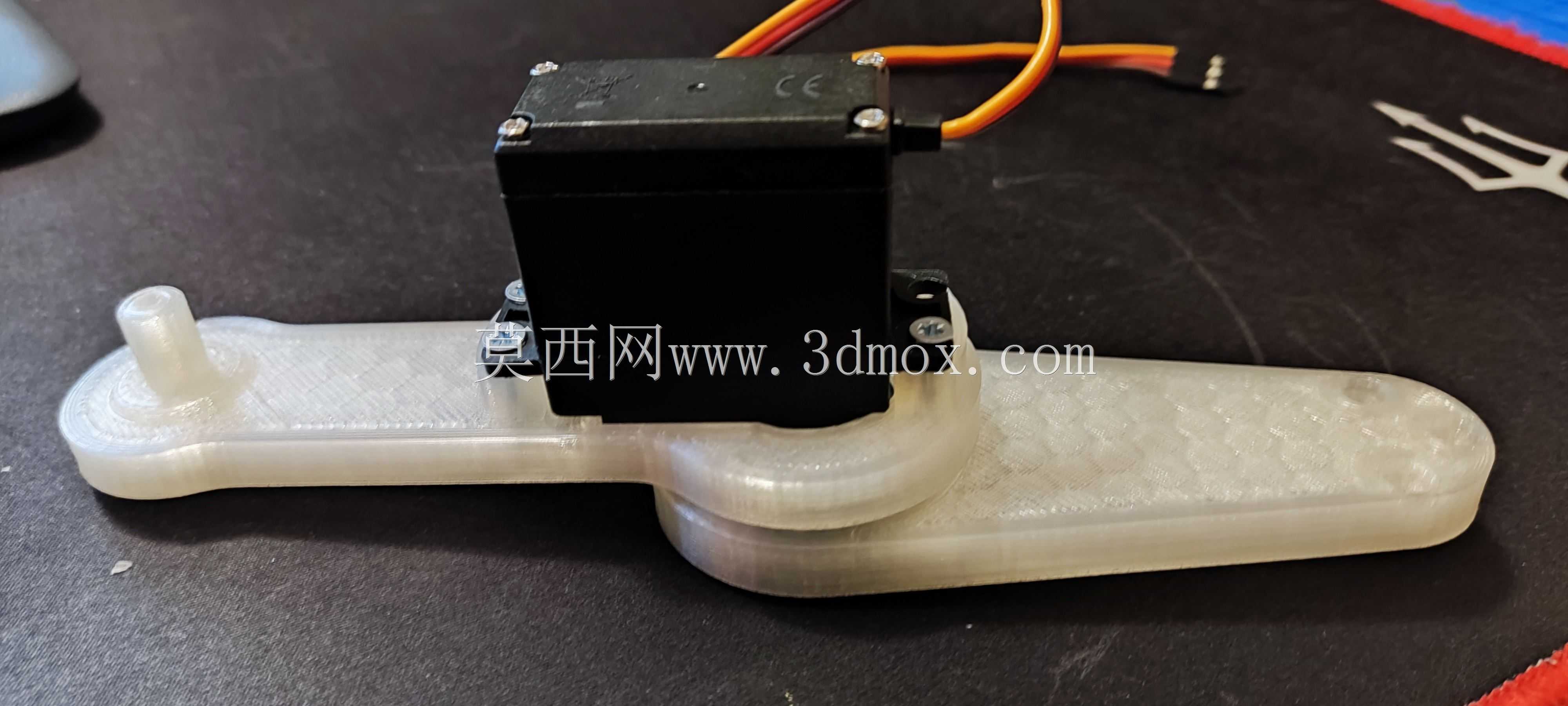 微型机器人scara MG995和M5夹持器。