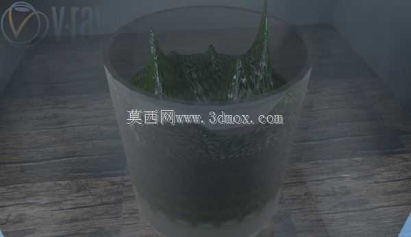 玻璃杯里的污水
