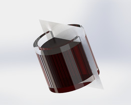 装有红色透明液体的玻璃容器。