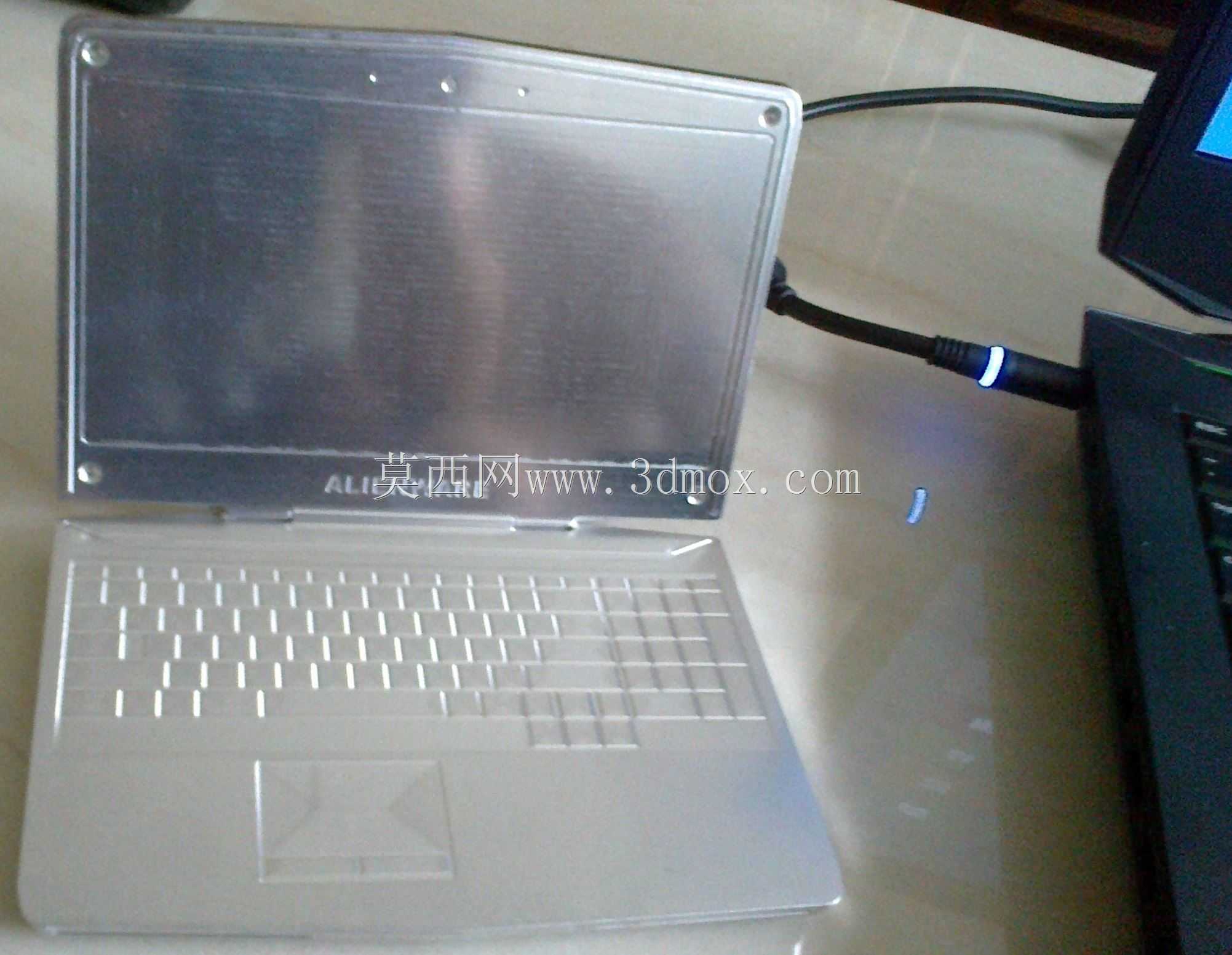 �ʼǱ�Alienware 17��
