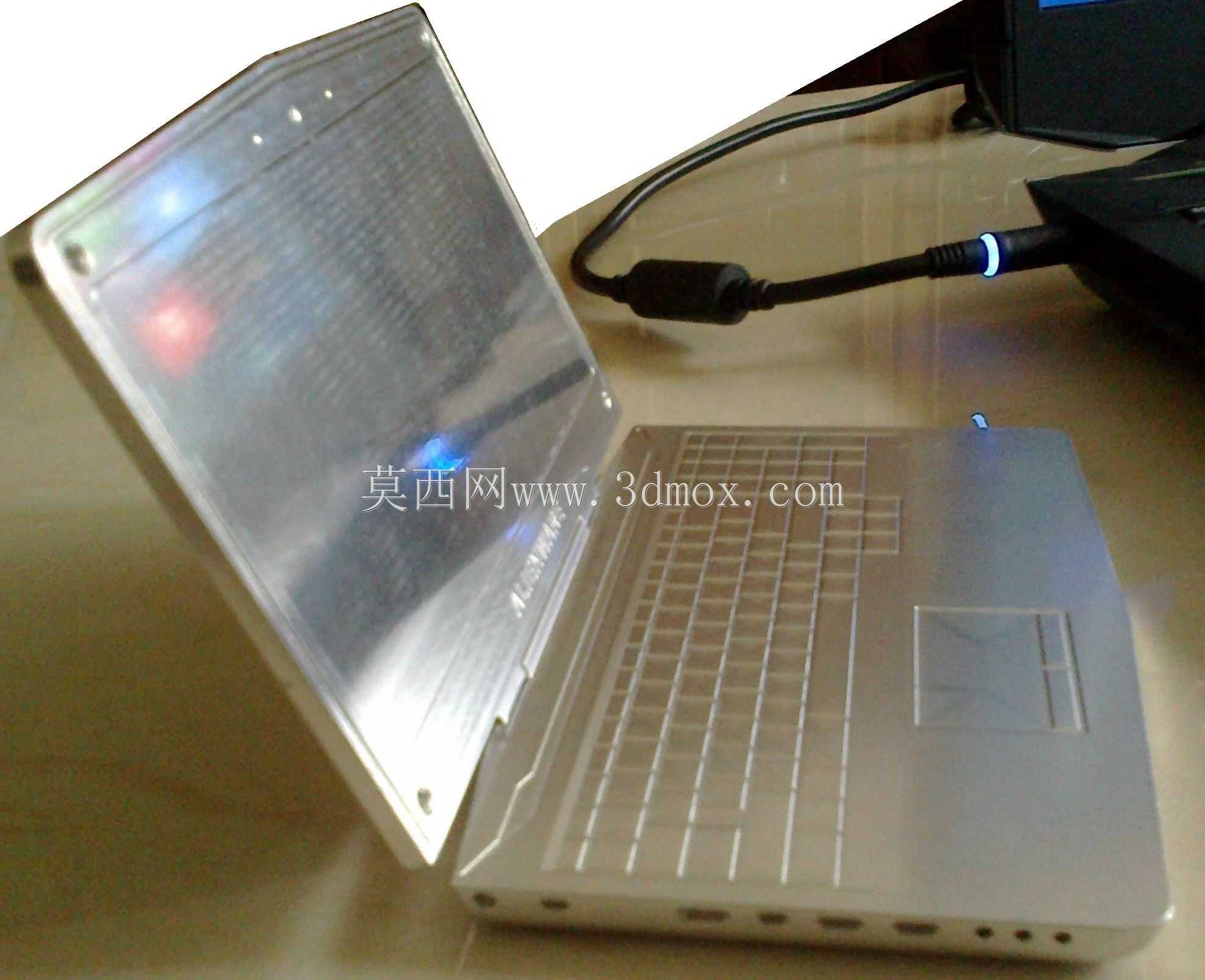 �ʼǱ�Alienware 17��