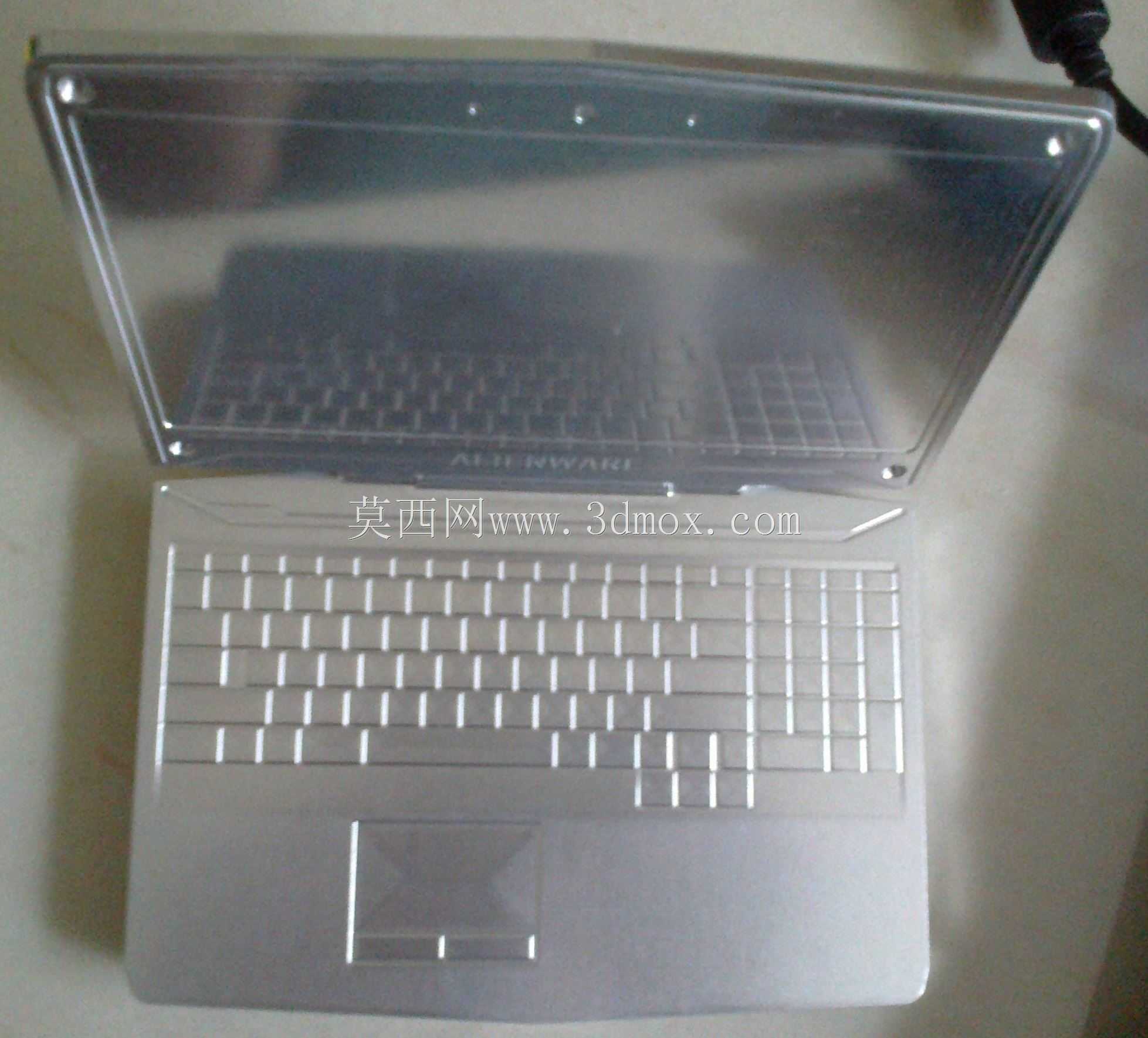 �ʼǱ�Alienware 17��