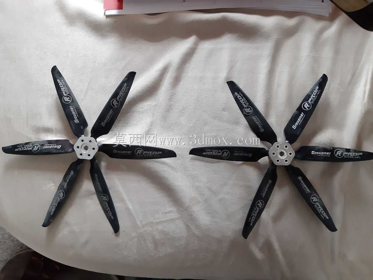 Nabenvergleich von CW und CCW R-螺旋桨抓持器