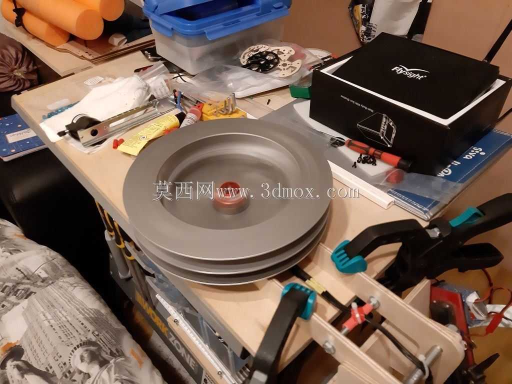 气垫船模型的Radialfan CW和CCW