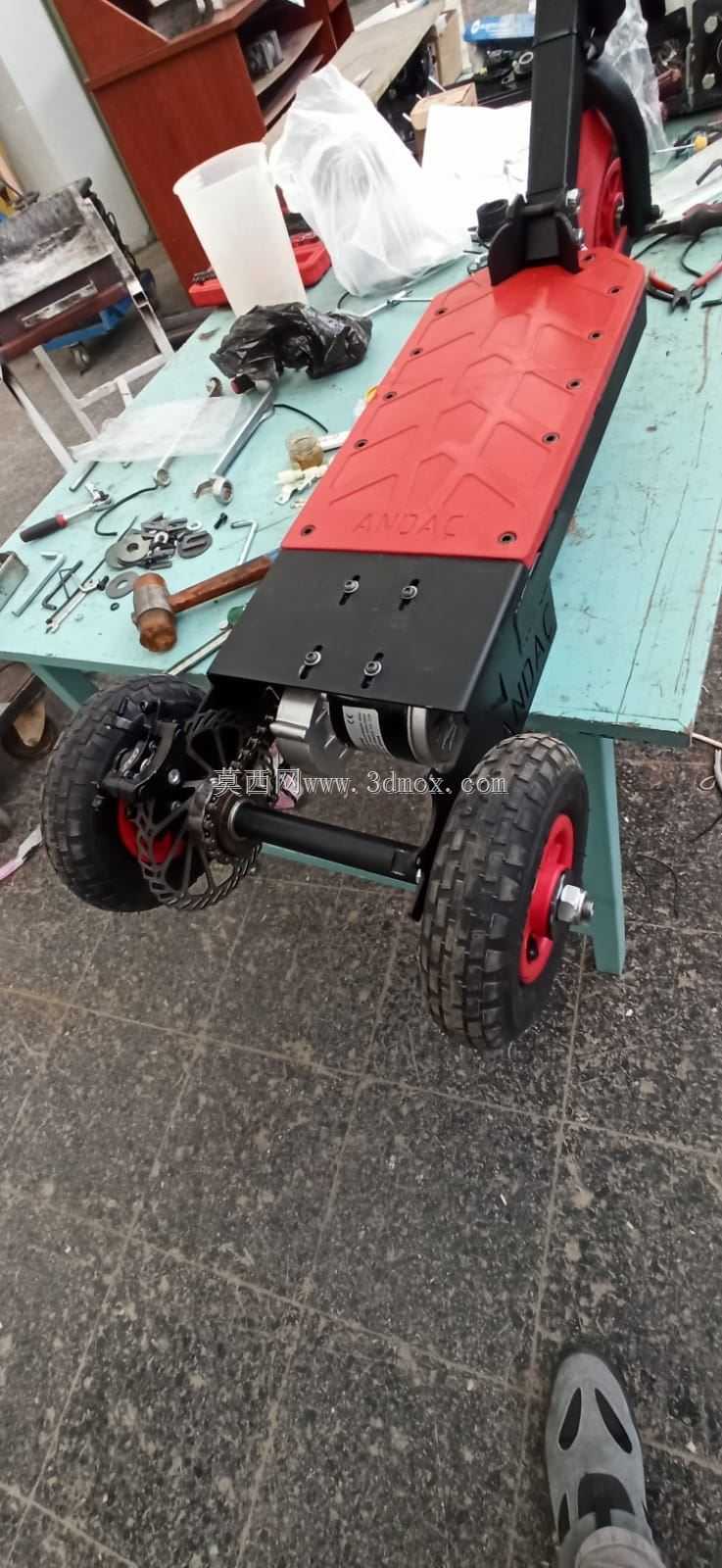 Pa?am i?in güvenli 3 tekerlekli踏板车。(适用于我的pasha的安全三轮滑板车。)