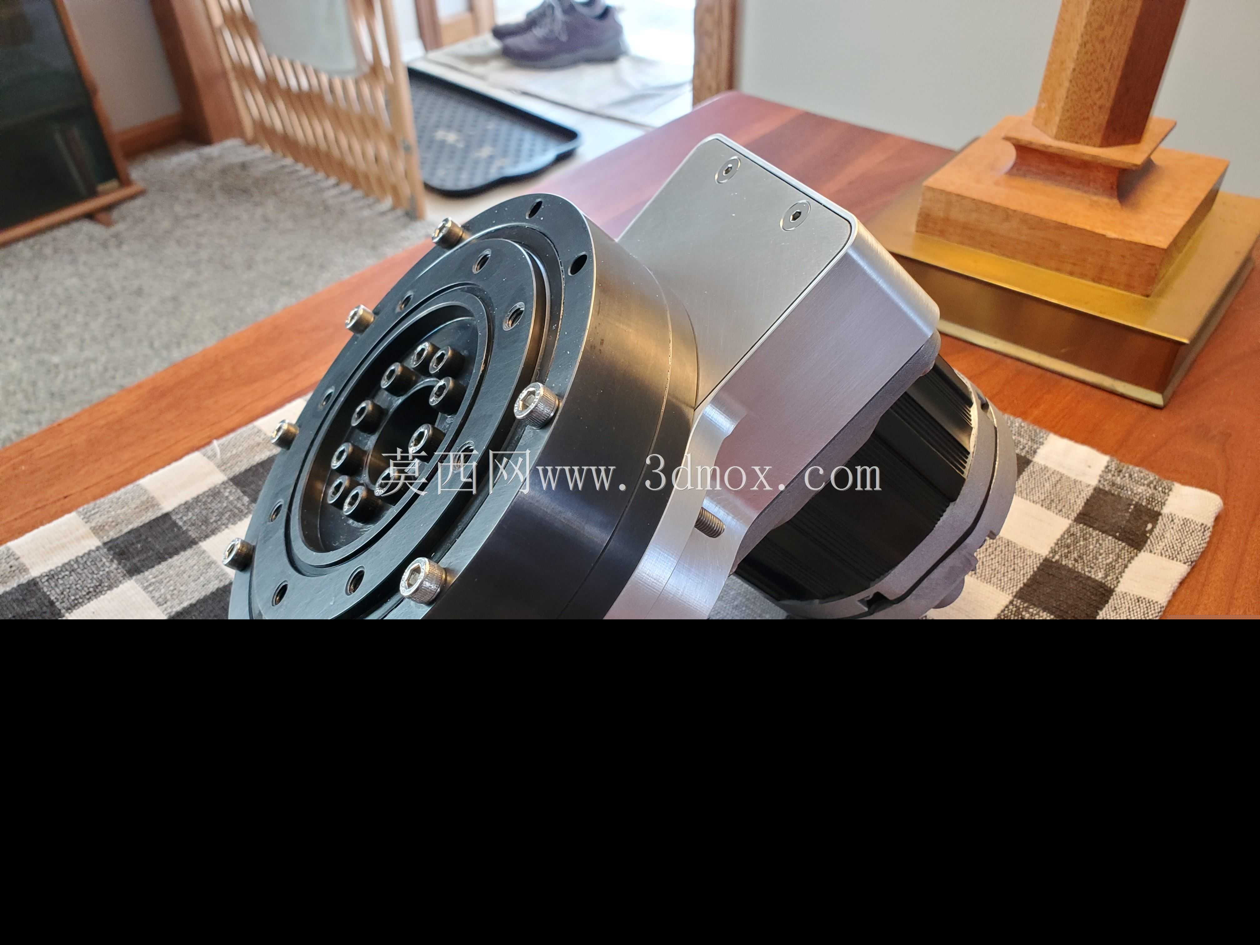 通过孔旋转轴的谐波传动